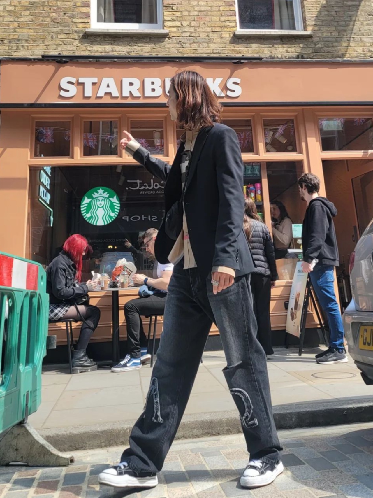 Maison Mihara Yasuhiro Peterson OG Sole Canvas Low Sneakers Black, Burberry Check Stretch Cotton Poplin Shirt Archive Beige 착용 스타일