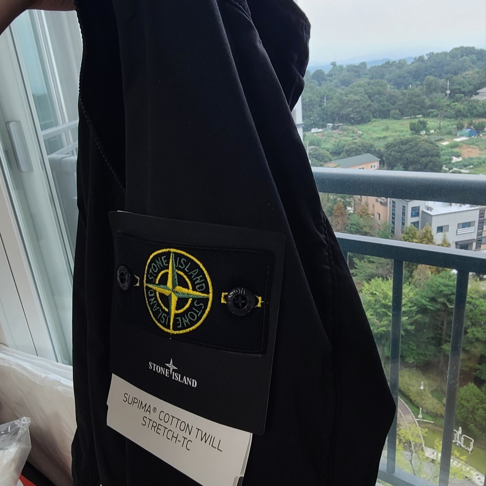 Stone Island 43310 Supima Cotton Hooded Jacket Black - 23SS 착용 스타일 - 2