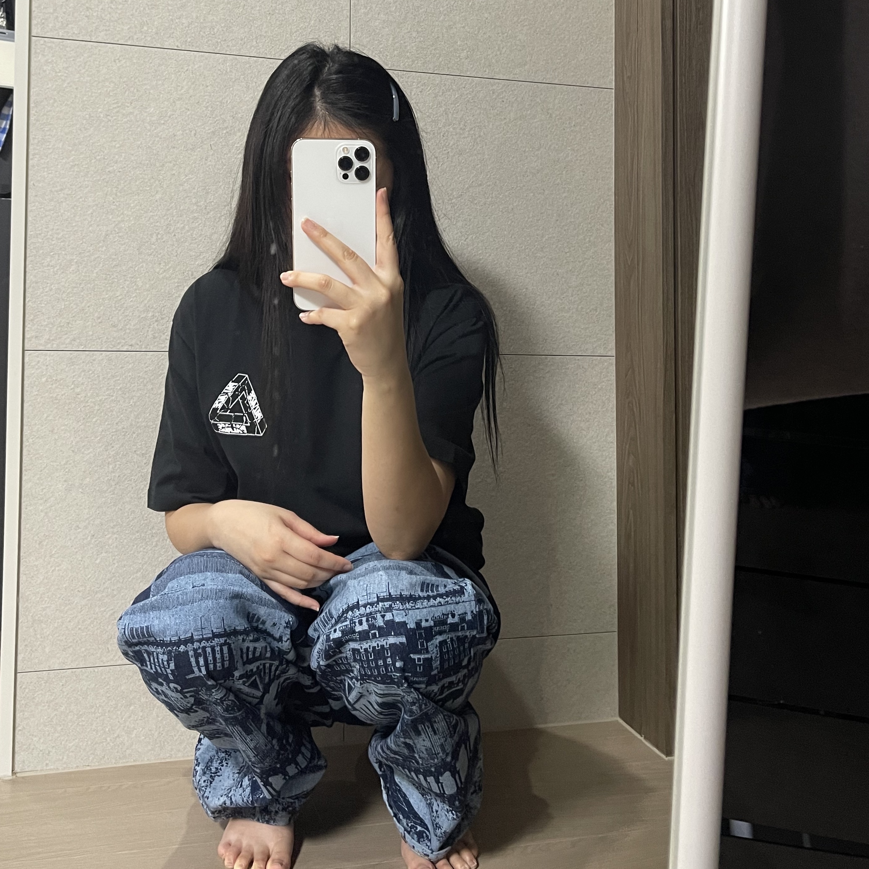 Palace Tri-Ripped T-Shirt Black - 23FW 착용 스타일