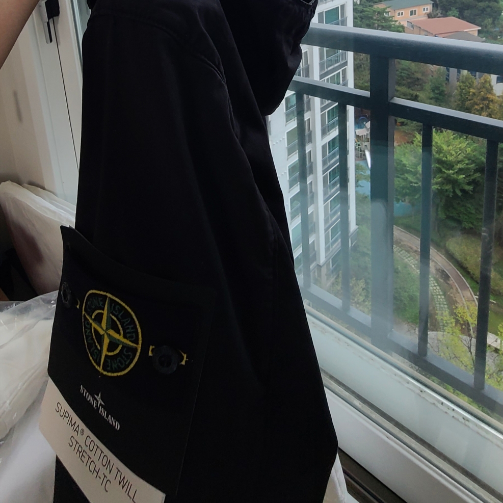Stone Island 43310 Supima Cotton Hooded Jacket Black - 23SS 착용 스타일 - 1