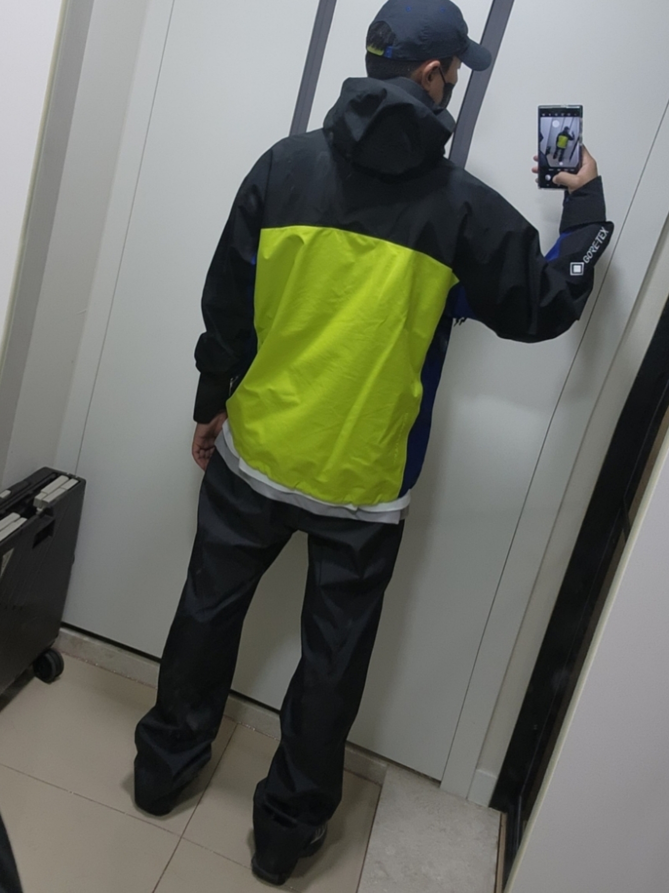 Nike ACG Gore-Tex Misery Ridge Jacket Deep Royal Blue Cyber - US/EU, Salomon XT-6 Gore-Tex Black Ebony 착용 스타일 - 4