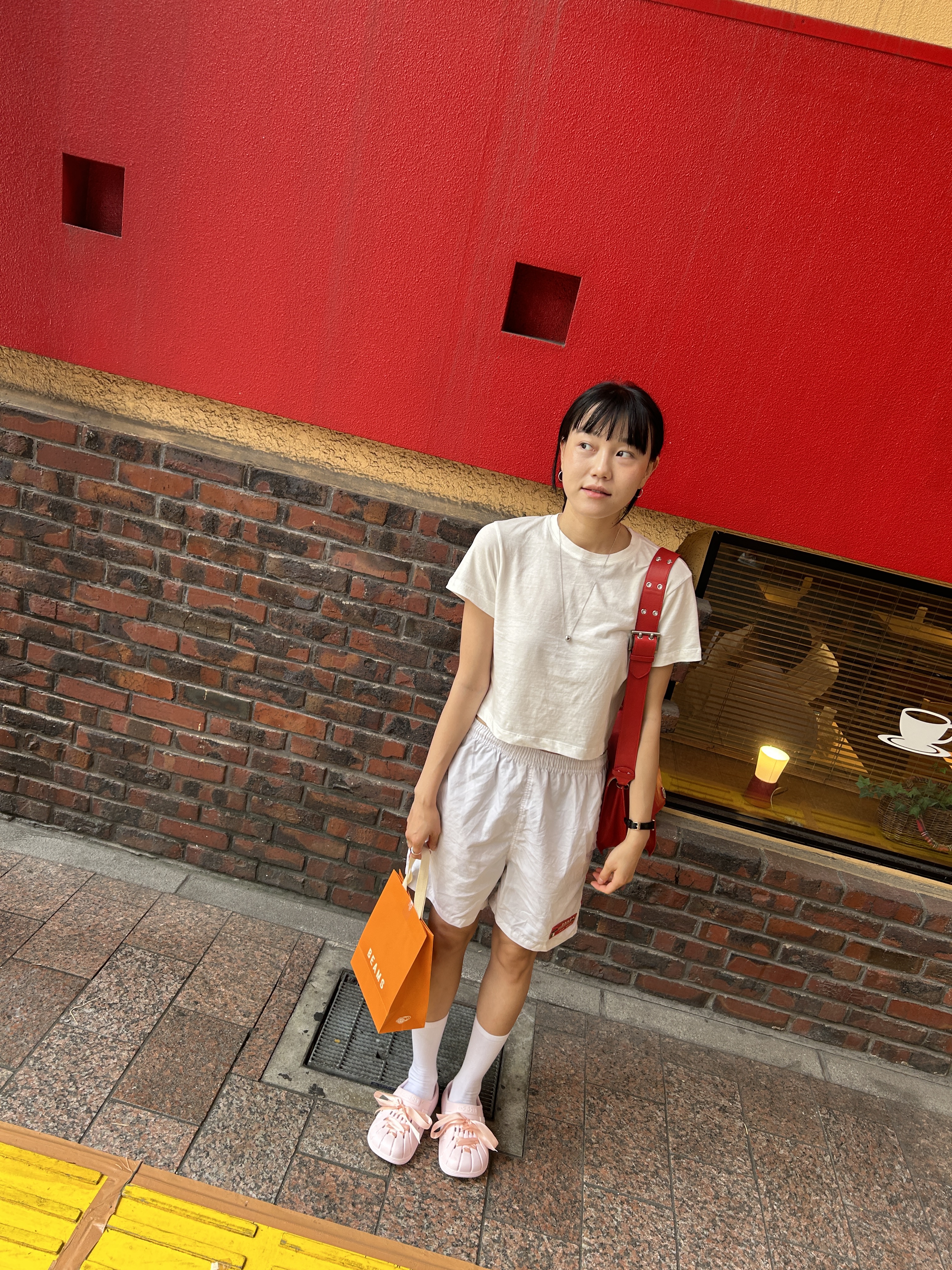 Adidas Adilette Clogs Almost Pink 착용 스타일 - 1
