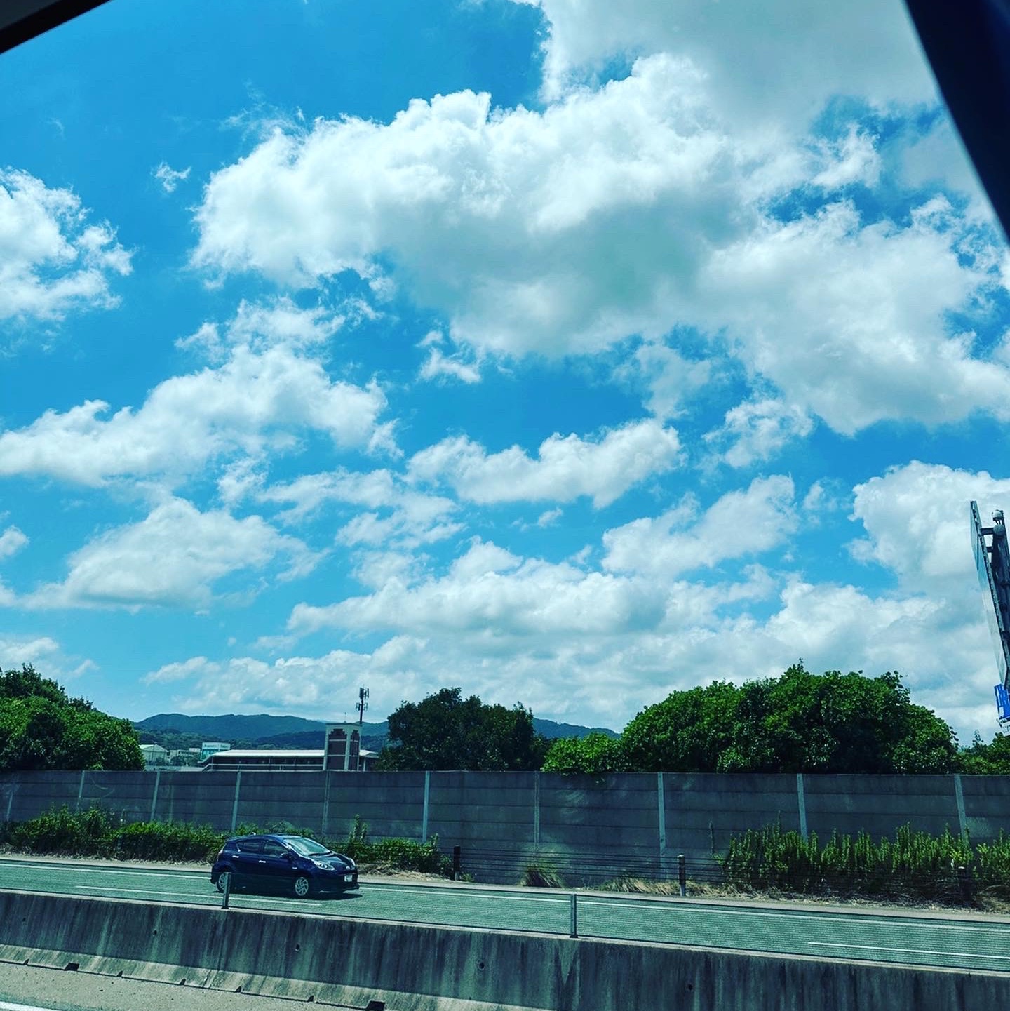 New Balance 1906R Silver Metallic, Supreme Shoulder Bag Black - 22FW 착용 스타일 - 1