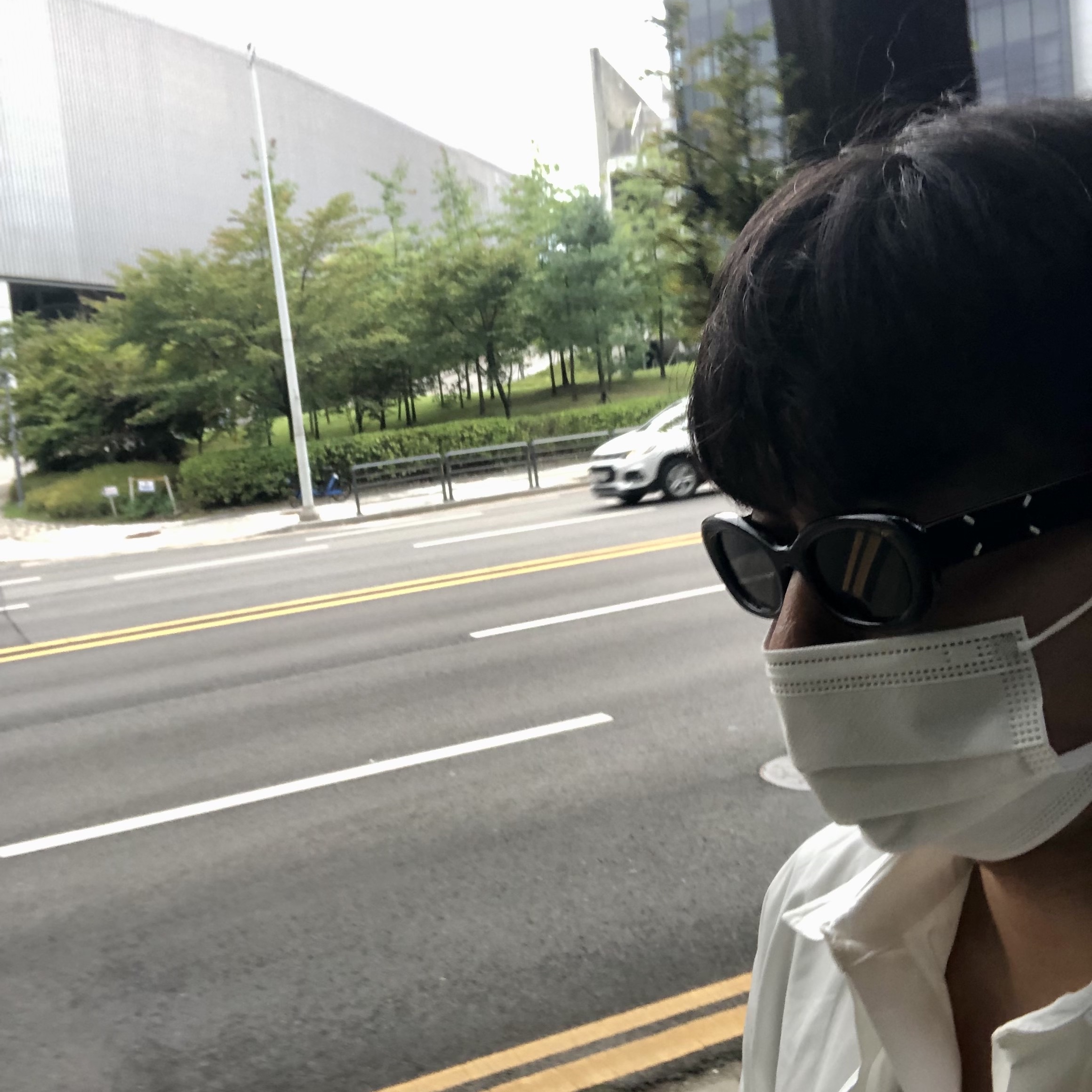 Gentle Monster x Maison Margiela MM004 Black Black 착용 스타일