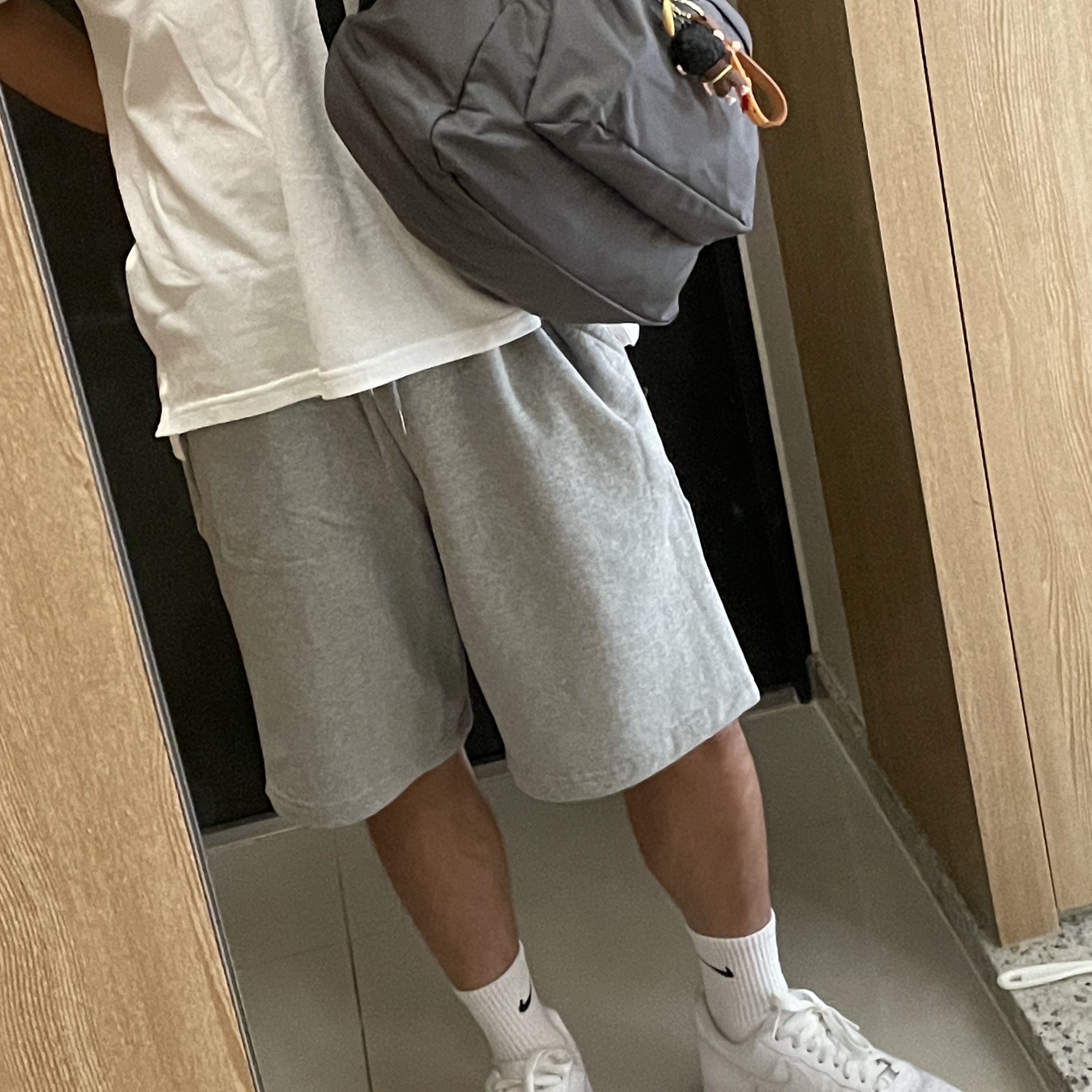 Nike Air Force 1 '07 Low White, Jansport Superbreak Backpack Black 착용 스타일