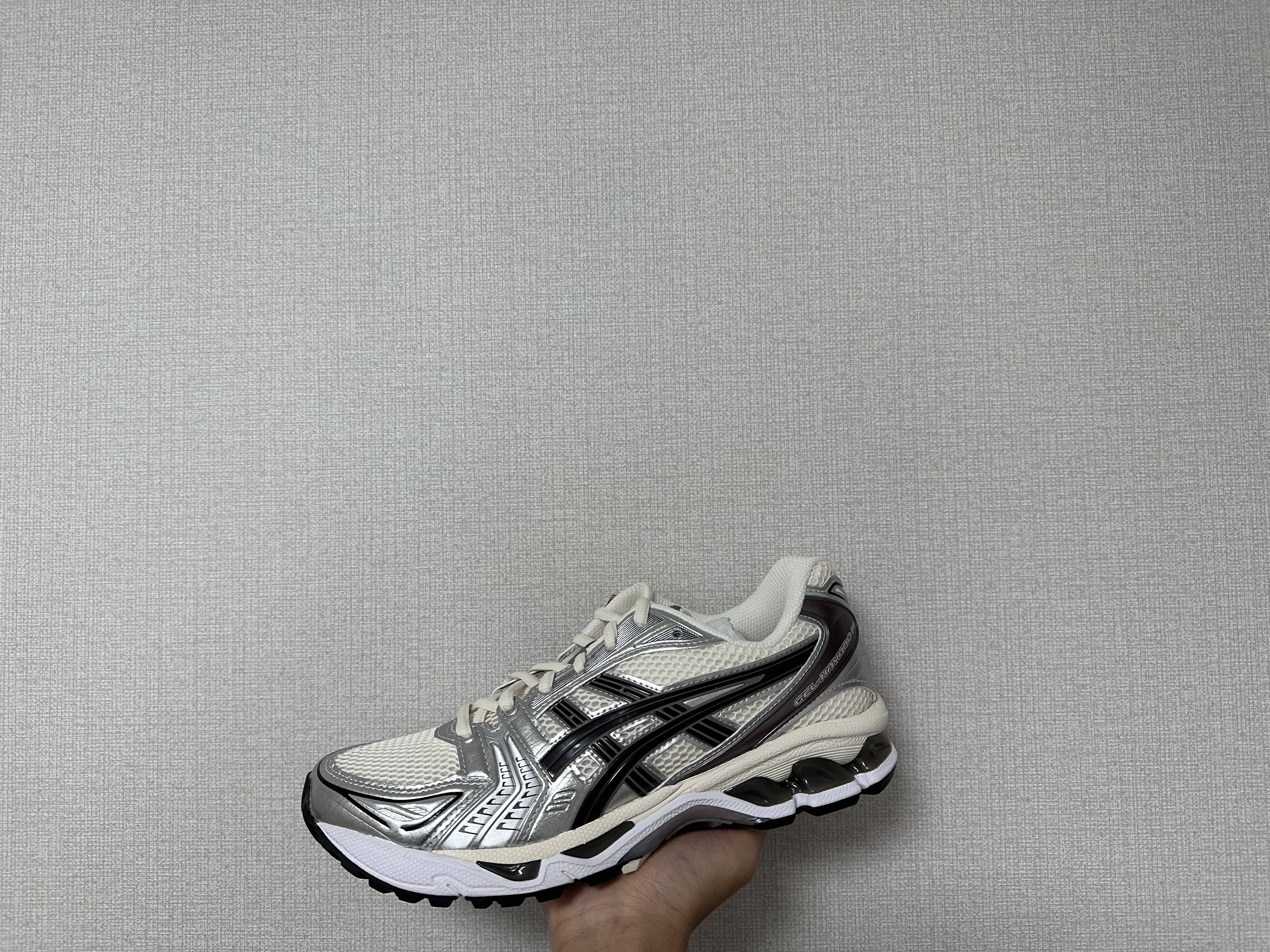 Asics Gel-Kayano 14 Cream Black, (W) Asics Gel-Kayano 14 White Midnight 착용 스타일 - 3