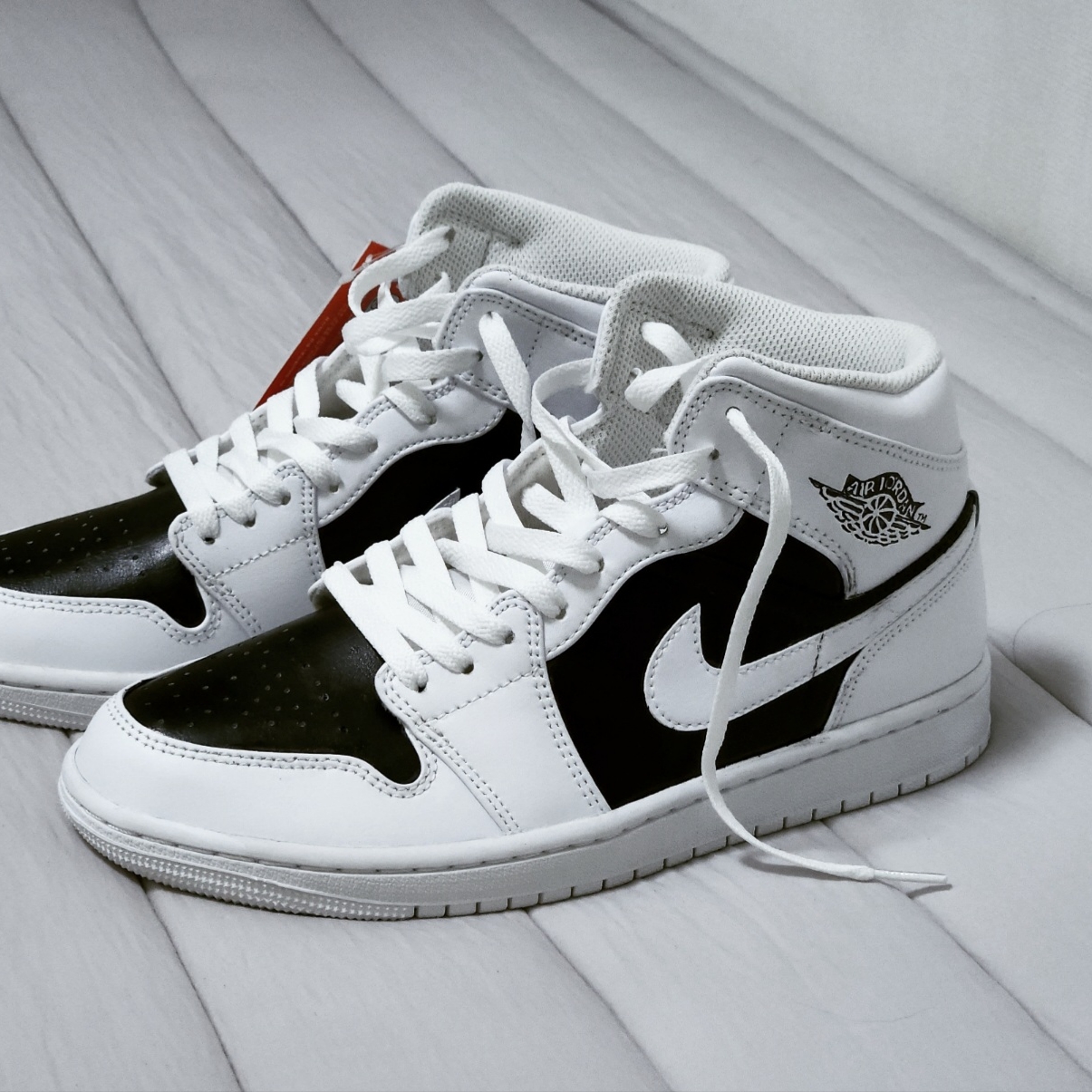 (W) Jordan 1 Low Panda, Jordan 1 Mid Triple White 2022 착용 스타일 - 1