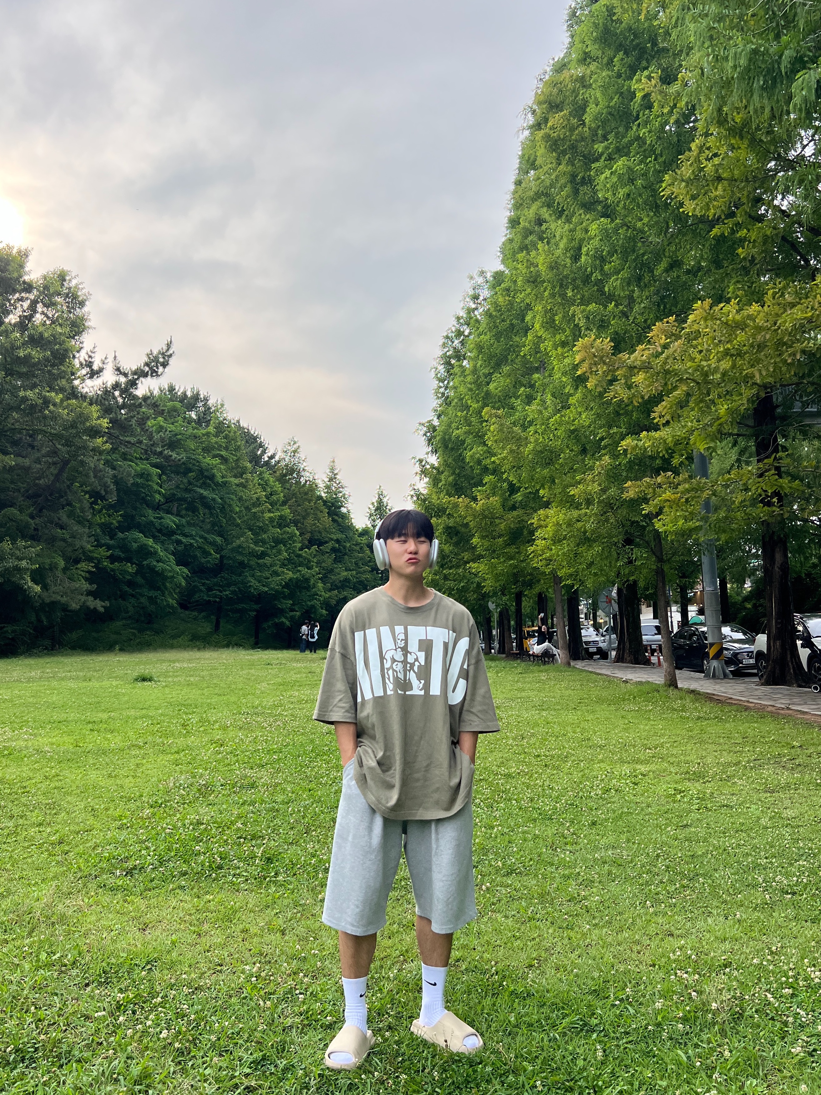 Apple AirPods Max Lightning Silver (Korean Ver.), Adidas Yeezy Slide Bone 2022/2023 착용 스타일