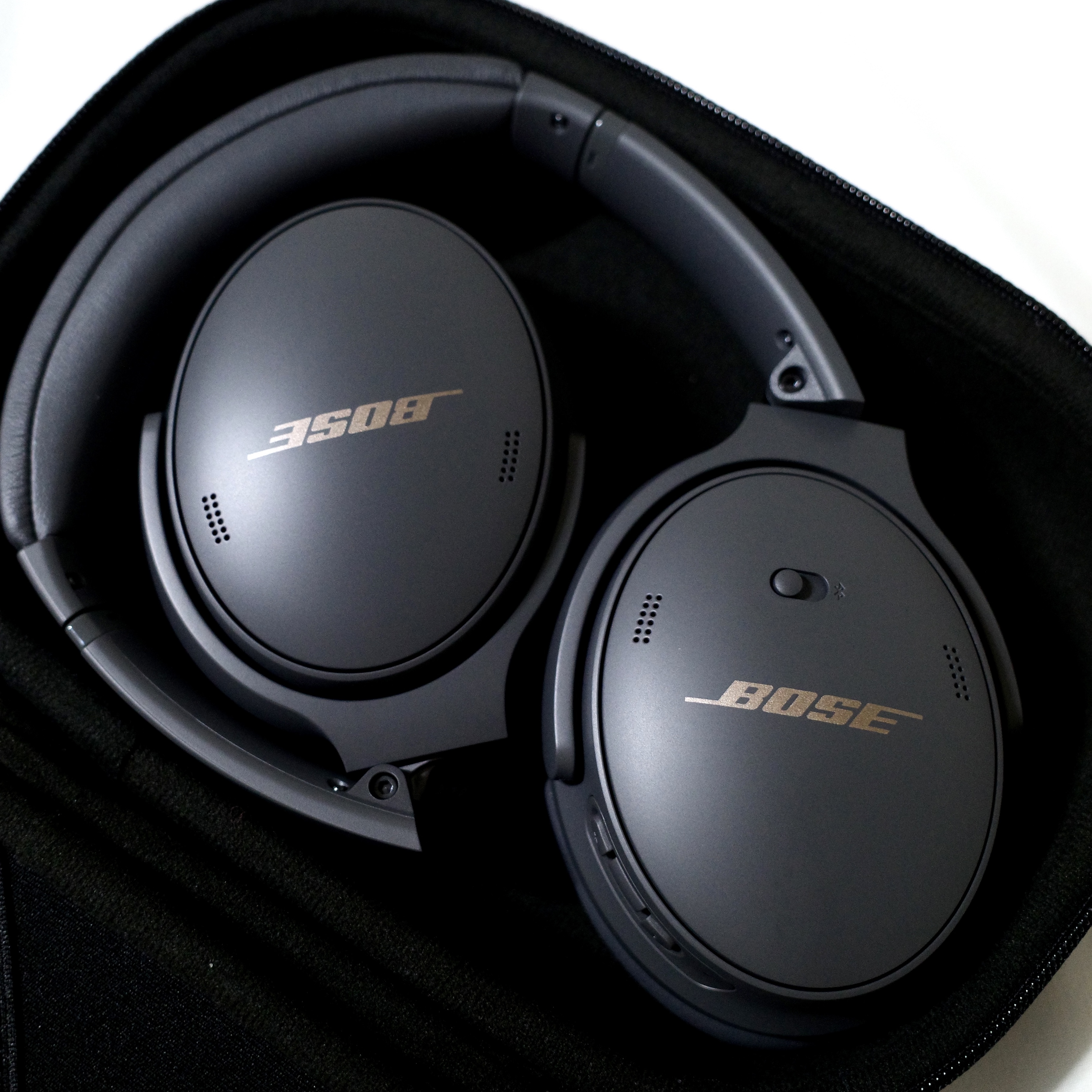 BOSE QC45 Eclipse Grey (Korean Ver.) 착용 스타일 - 1