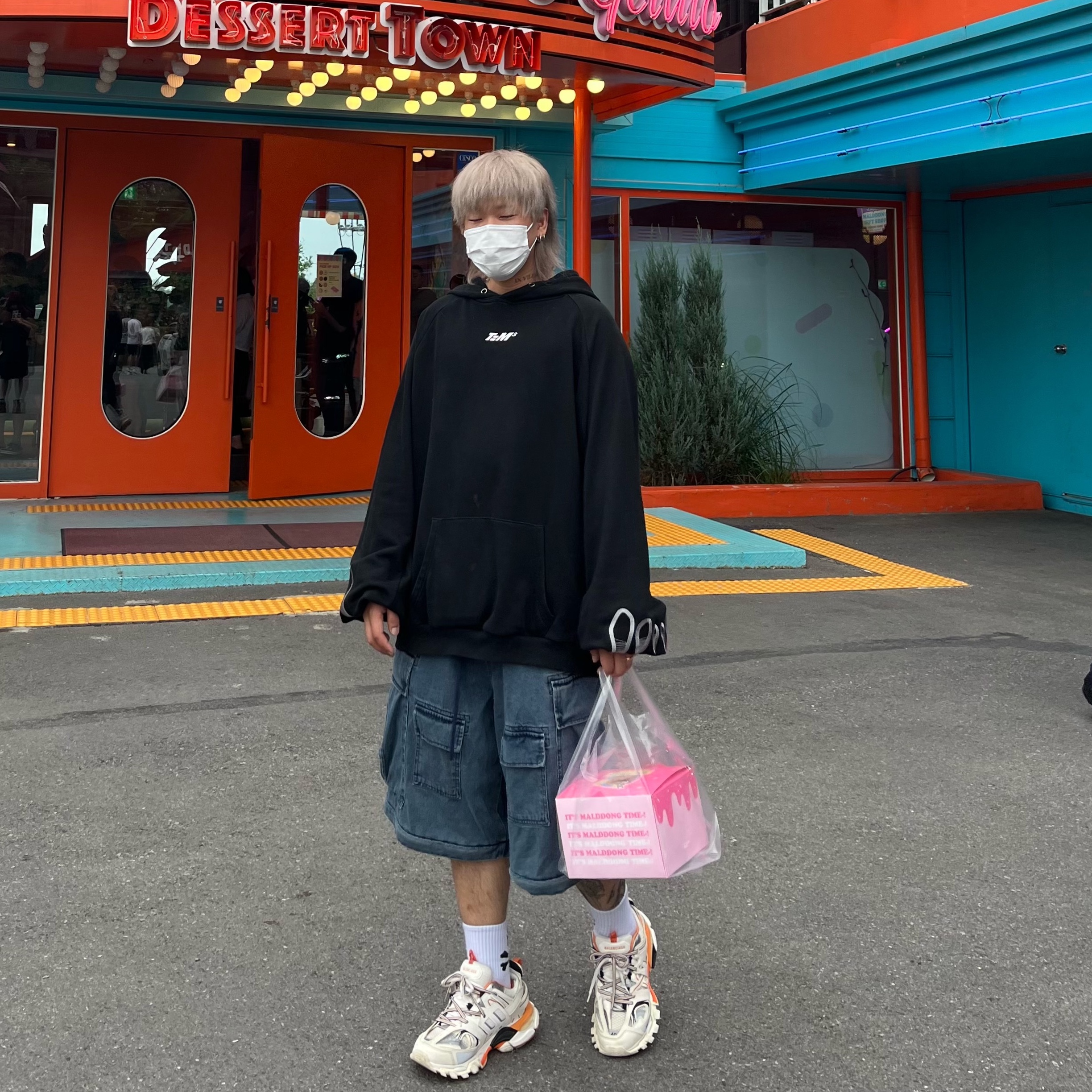 Balenciaga Track Sneakers White Orange 2019 착용 스타일 - 1
