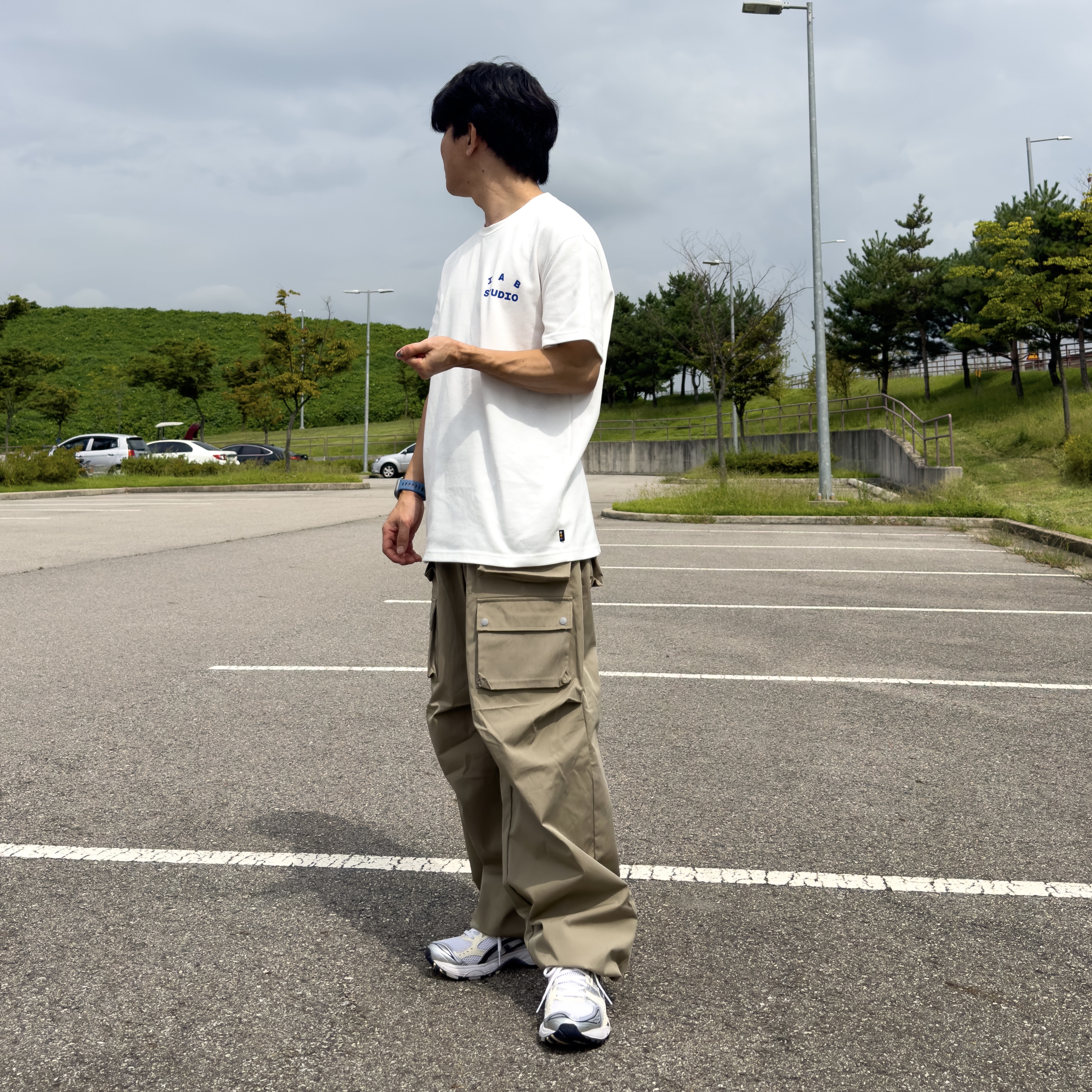 IAB Studio 10th Anniversary T-Shirts Pack White & Black (2 Pack), IAB Studio 10th Anniversary T-Shirt White 착용 스타일 - 2