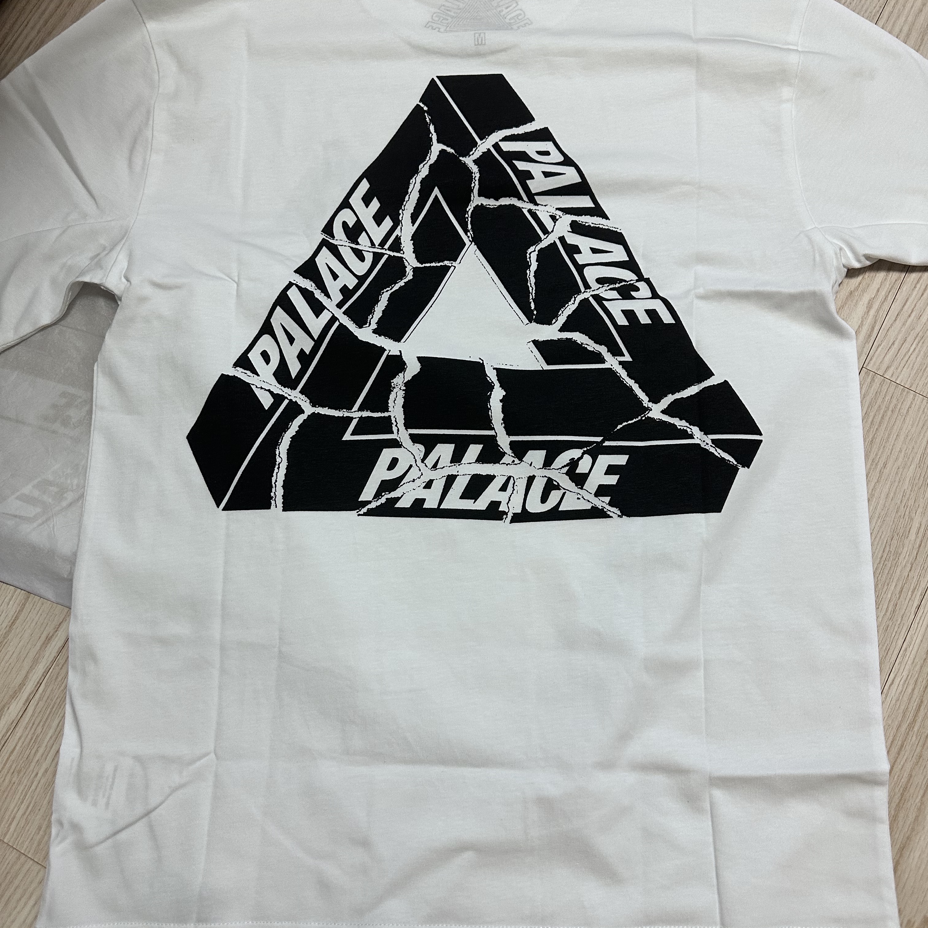 Palace Tri-Ripped T-Shirt White - 23FW 착용 스타일 - 2