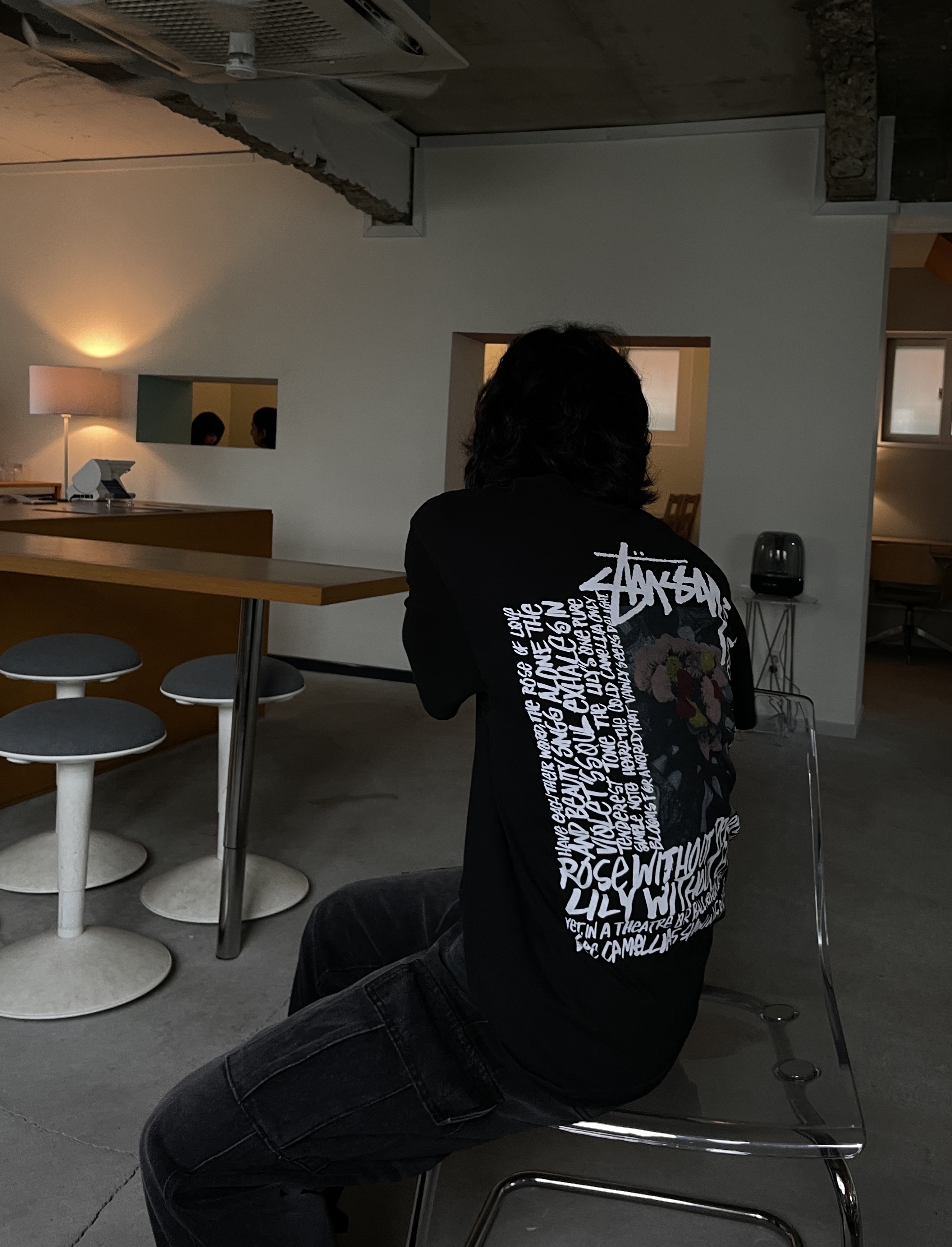 Stussy Camellias Pig. Dyed T-Shirt Black, Adidas x Andre Saraiva Superstar Cream White Core Black 착용 스타일 - 2