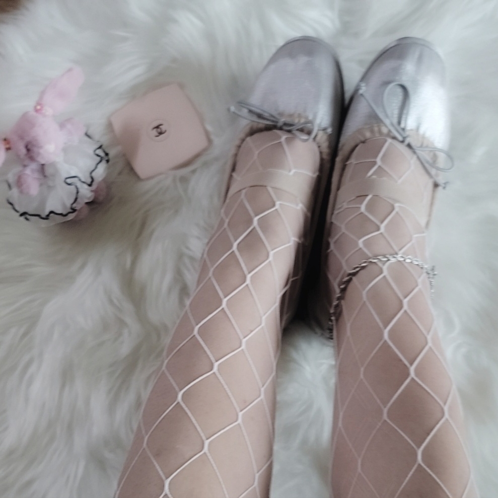 Chanel Codes Couleur Limited Edition Miroir Double Facettes 111 Ballerina, Jellycat Bashful Bunny Bag Charm Tulip 착용 스타일