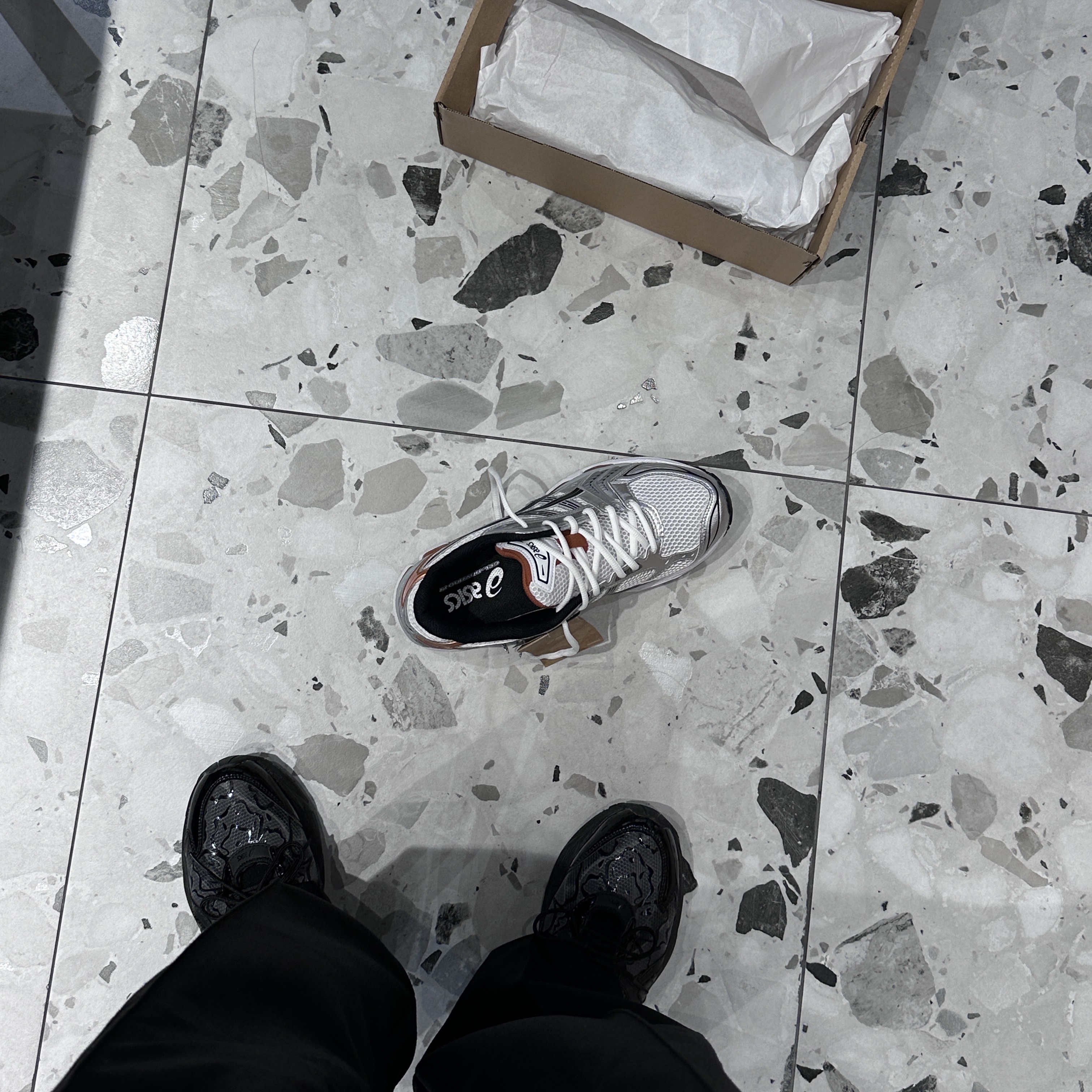 Asics Gel-Kayano 14 White Piquant Orange 착용 스타일 - 4