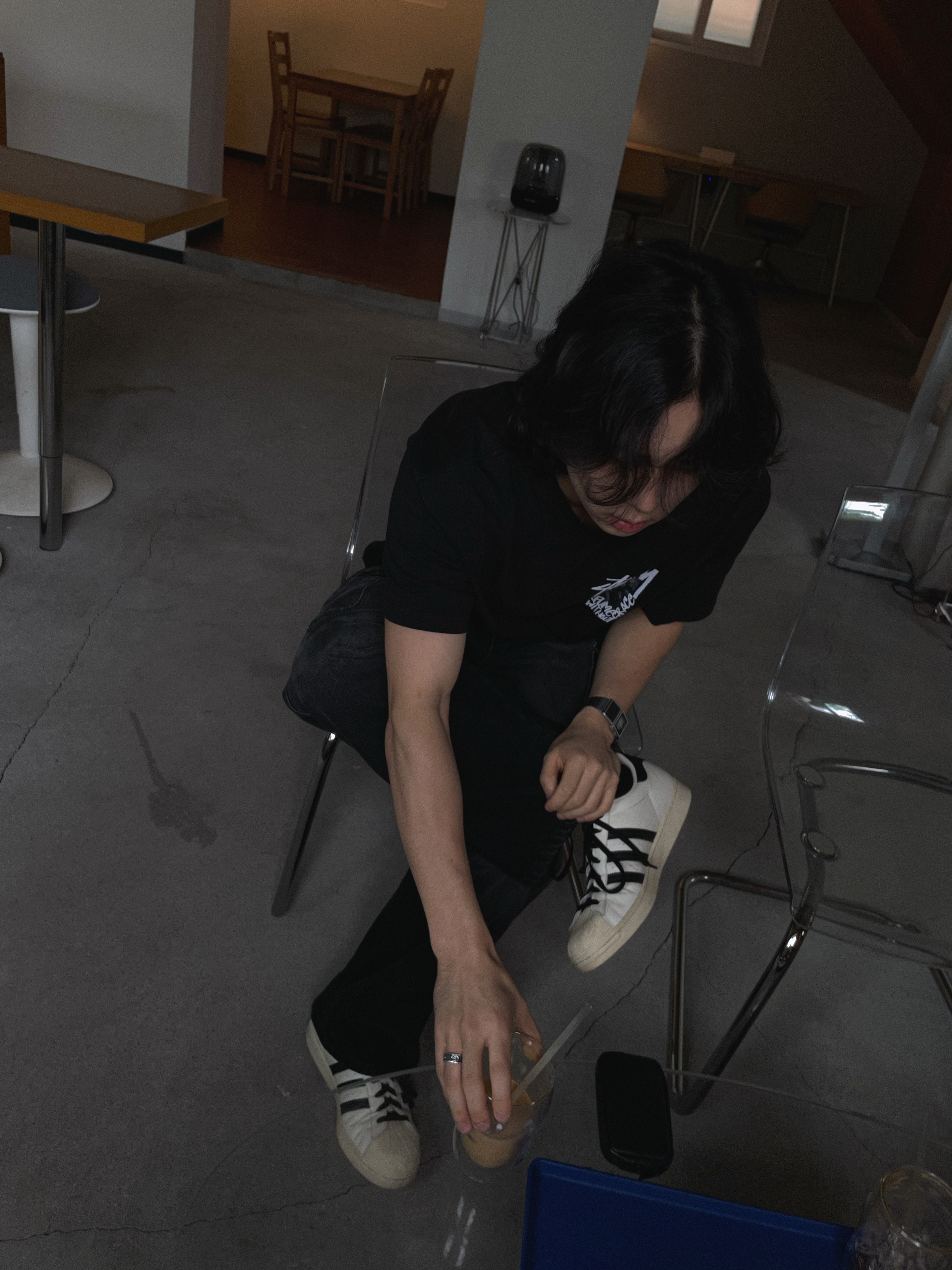 Stussy Camellias Pig. Dyed T-Shirt Black, Casio DBC-611-1DF 착용 스타일 - 2