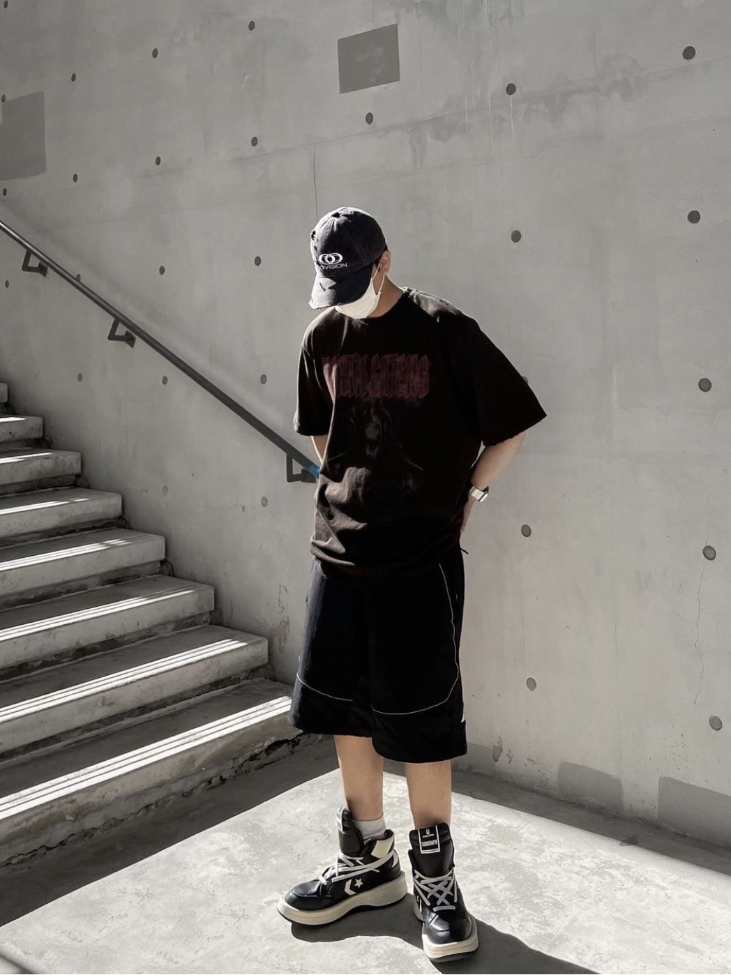 Converse x Drkshdw Turbowpn Black Cream, Civision by CSC Vison Destroyed Cap Washed Black 착용 스타일 - 2