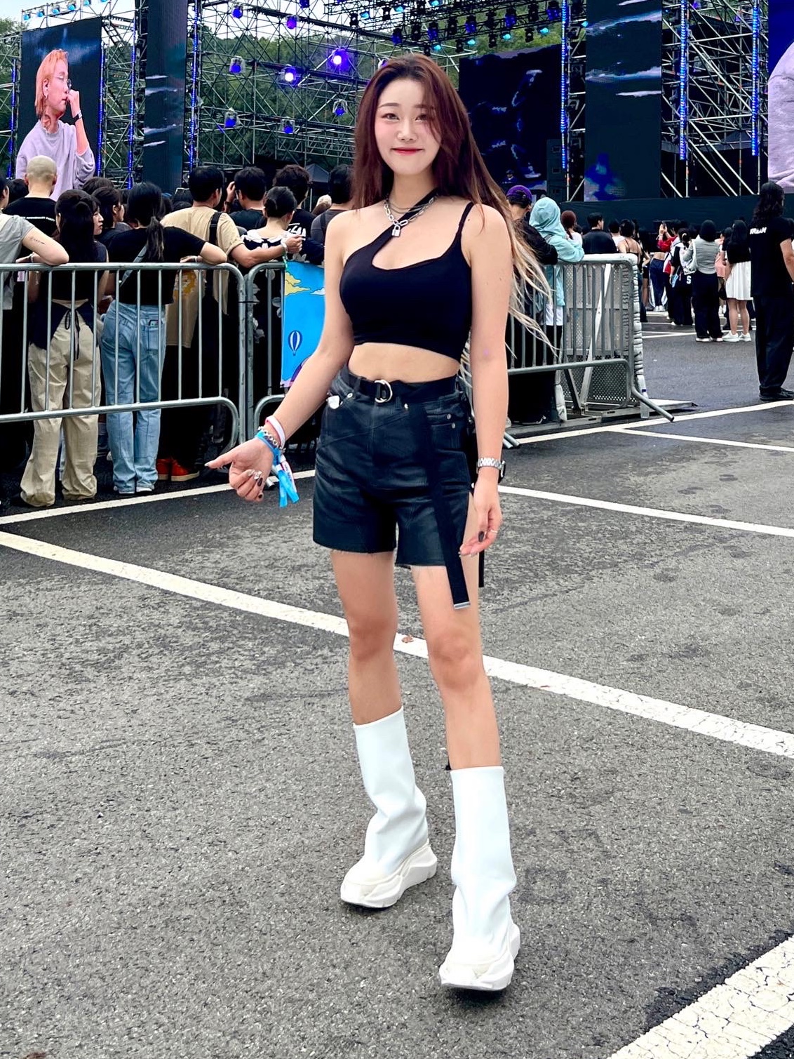 Celine Medium Double Ring Belt in Jacquard Textile and Calfskin Black, Apple Watch Nike Series 7 41mm GPS Midnight Aluminum Case with Nike Sport Band Anthracite Black (Korean Ver.) 착용 스타일 - 1