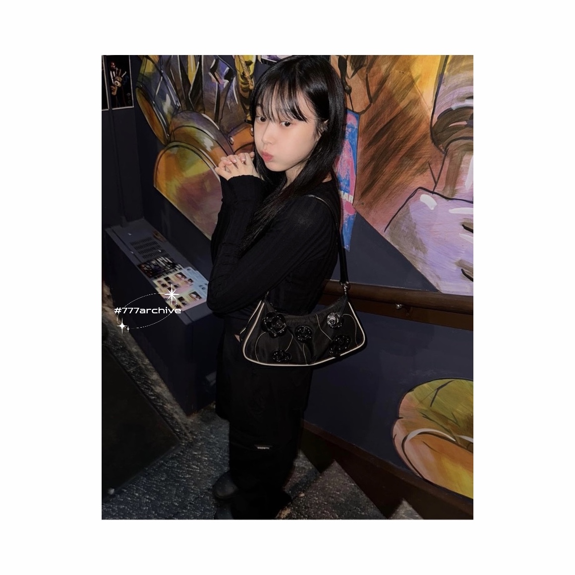 (W) Balenciaga x Crocs Mule Black 착용 스타일 - 2