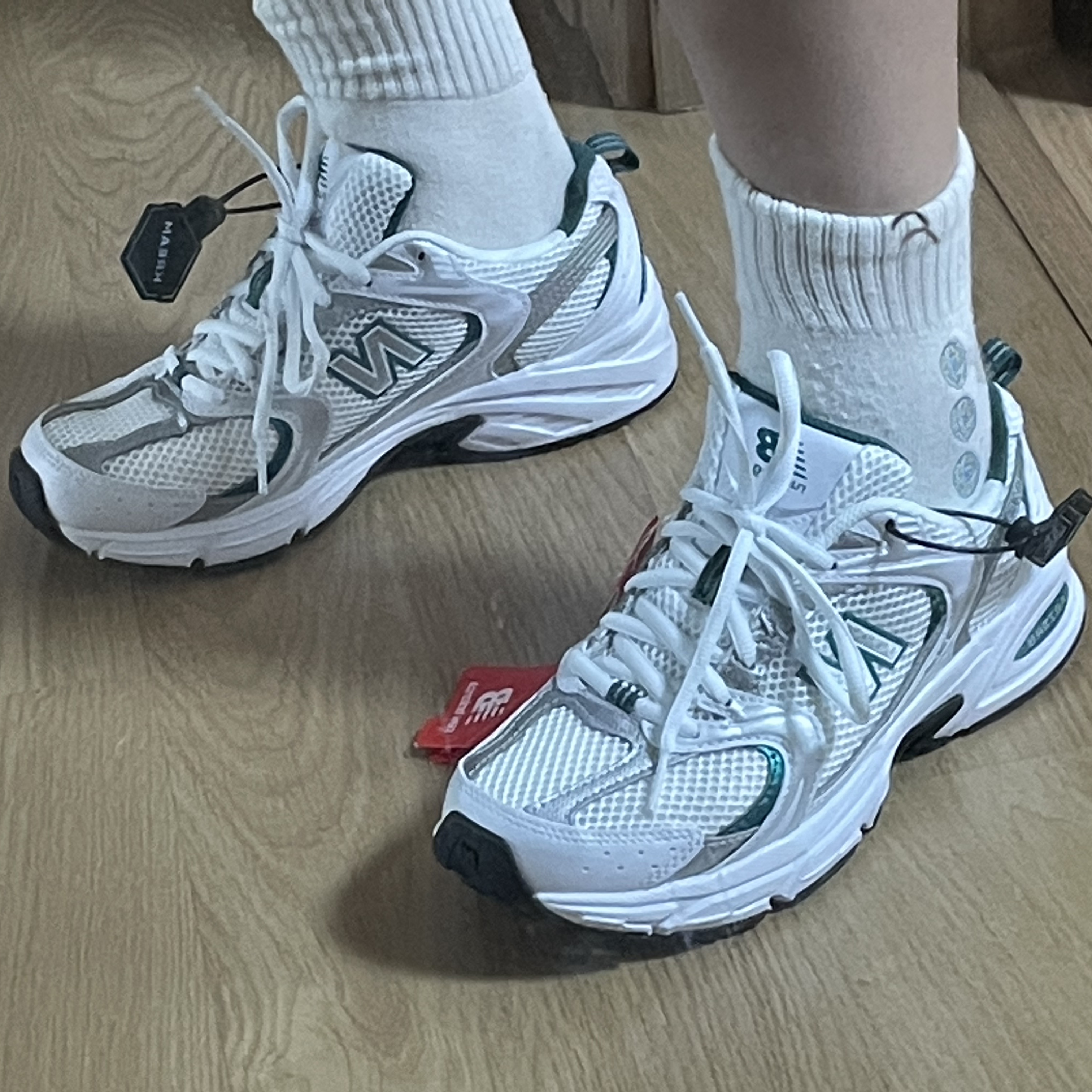 New Balance 530 White Mint 착용 스타일