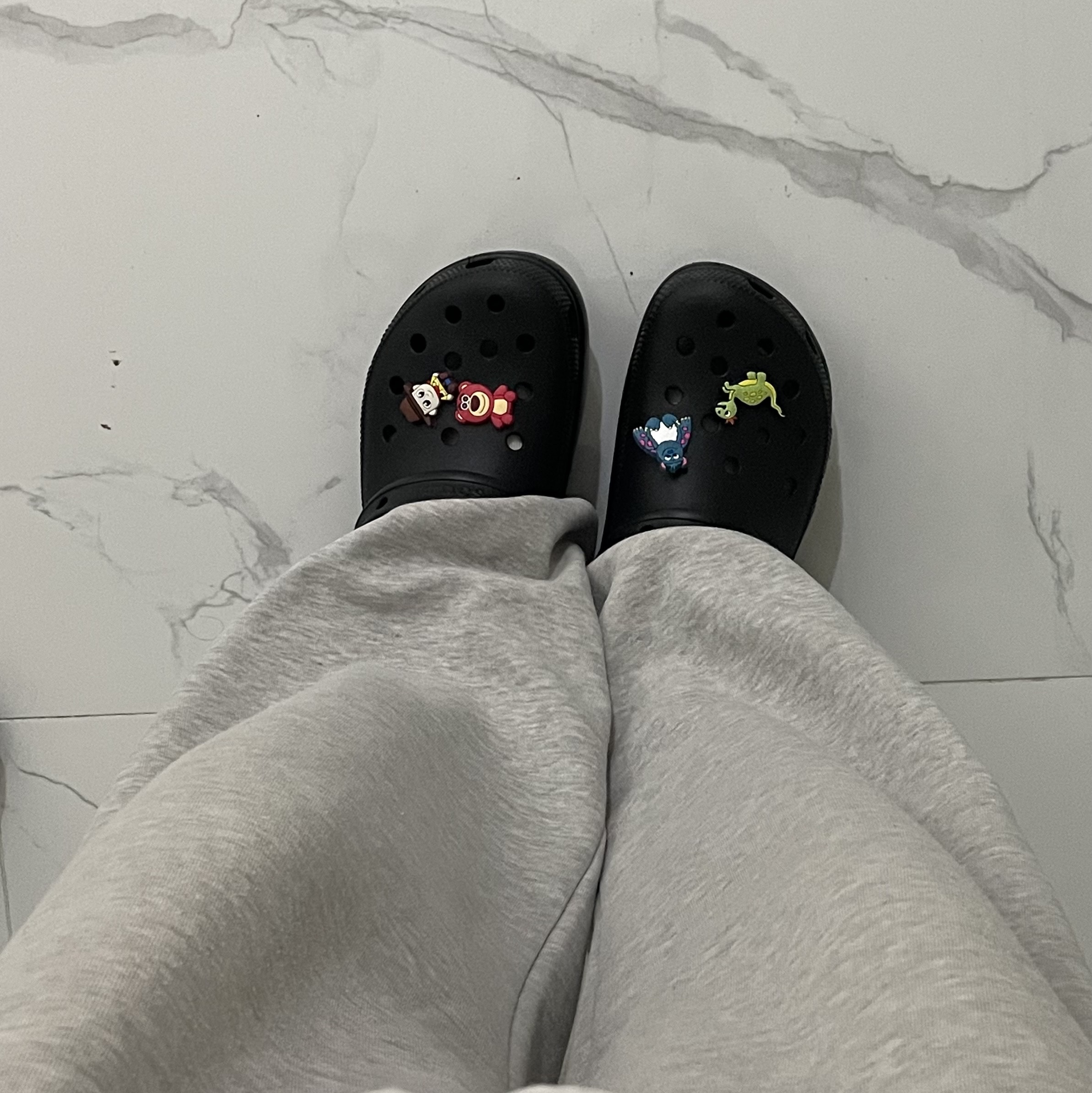 (W) Crocs Classic Platform Clog Black 착용 스타일