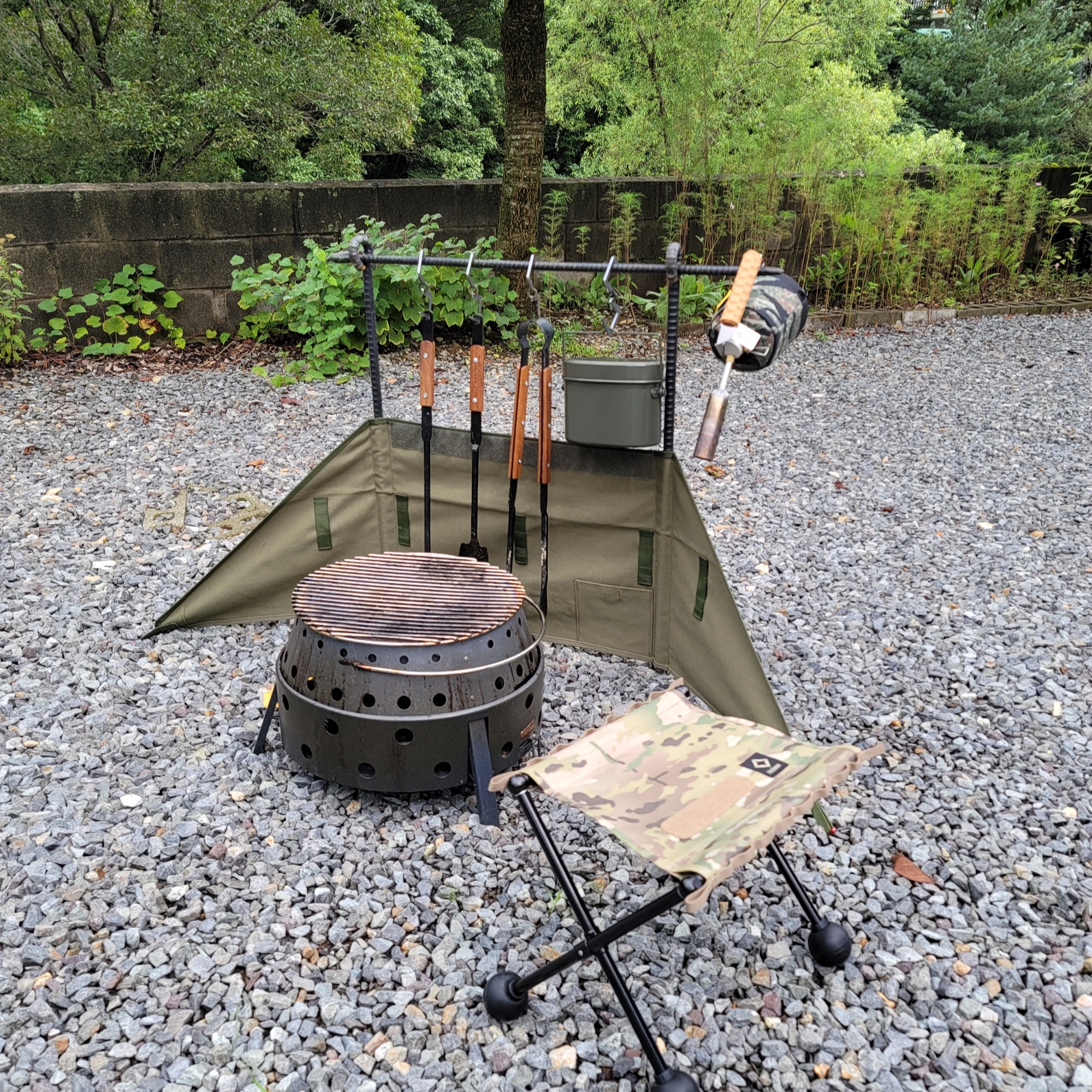 Helinox Tactical Speed Stool M Multicam 착용 스타일 - 2