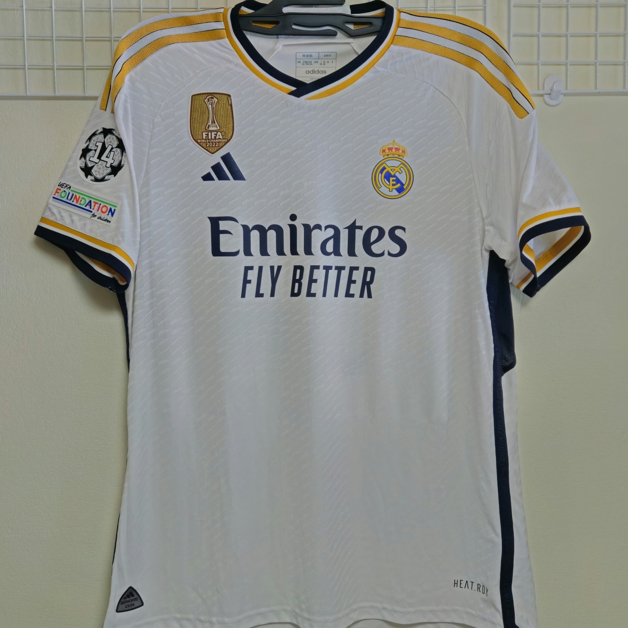 Adidas Real Madrid 2023/24 Home Jersey White - KR Sizing (Non Marking Ver.) 착용 스타일 - 1