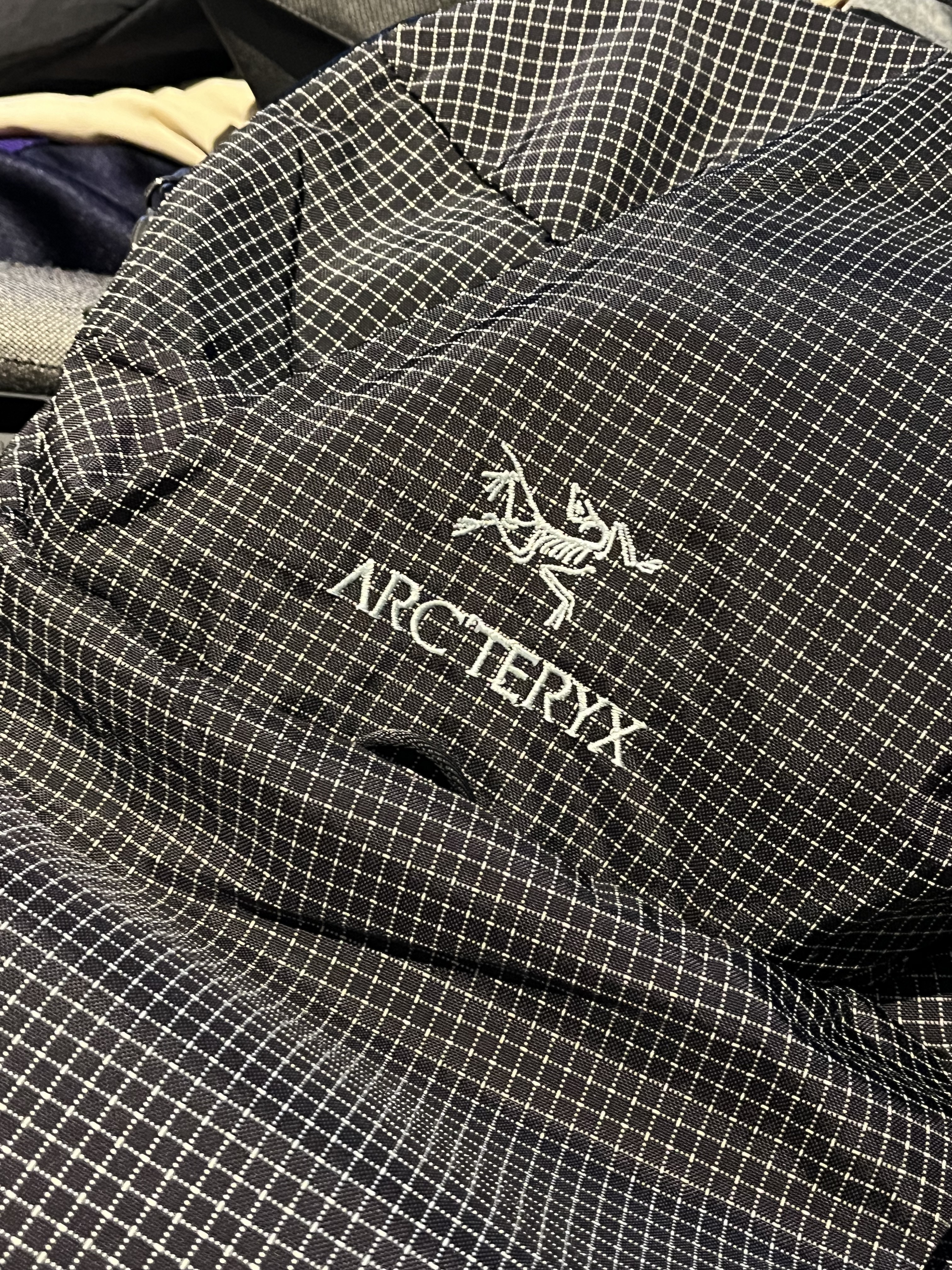 Arc'teryx Konseal 15 Backpack Black 착용 스타일