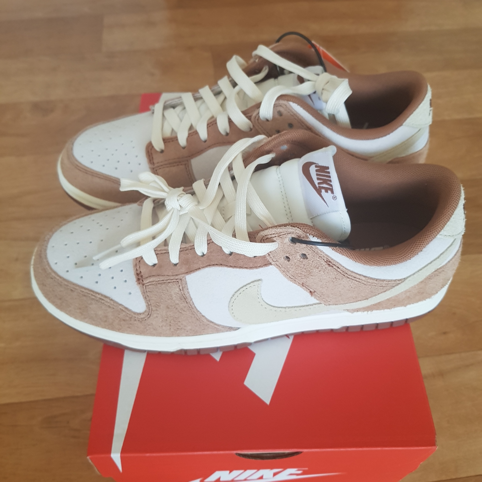 Nike Dunk Low Pro Premium Medium Curry 착용 스타일 - 2