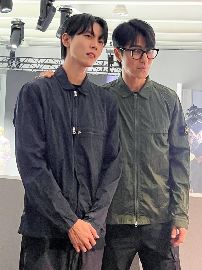 Stone Island 12321 Nylon Metal Garment Dyed Packable Overshirt Olive Green - 22SS, Stone Island 10919 Nylon Metal in Econyl Regenerated Nylon Overshirt Black -23SS 착용 스타일 - 1