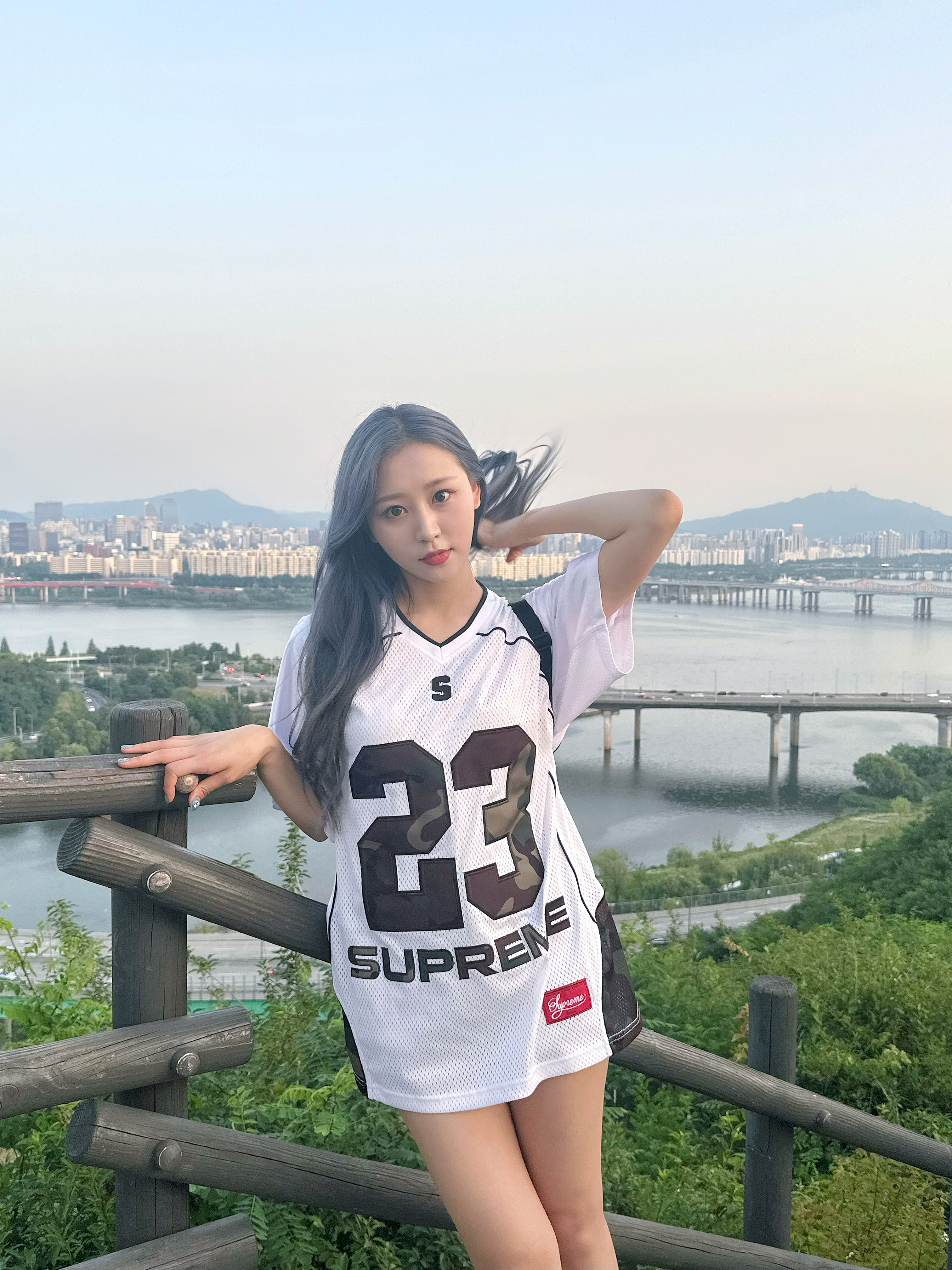 Supreme Perfect Season Football Jersey White - 23SS, Supreme Mesh Small Backpack Black - 23SS 착용 스타일 - 2