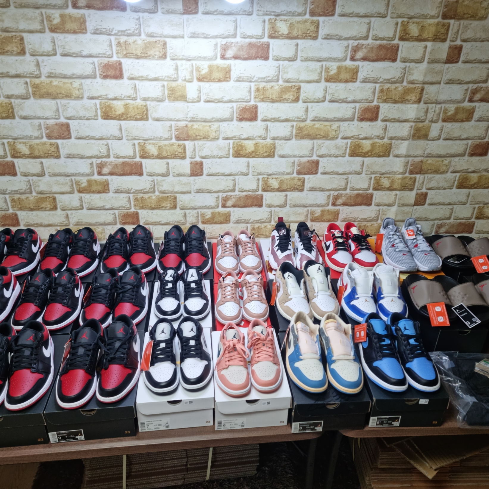 Jordan 1 Low Black University Blue 착용 스타일 - 1