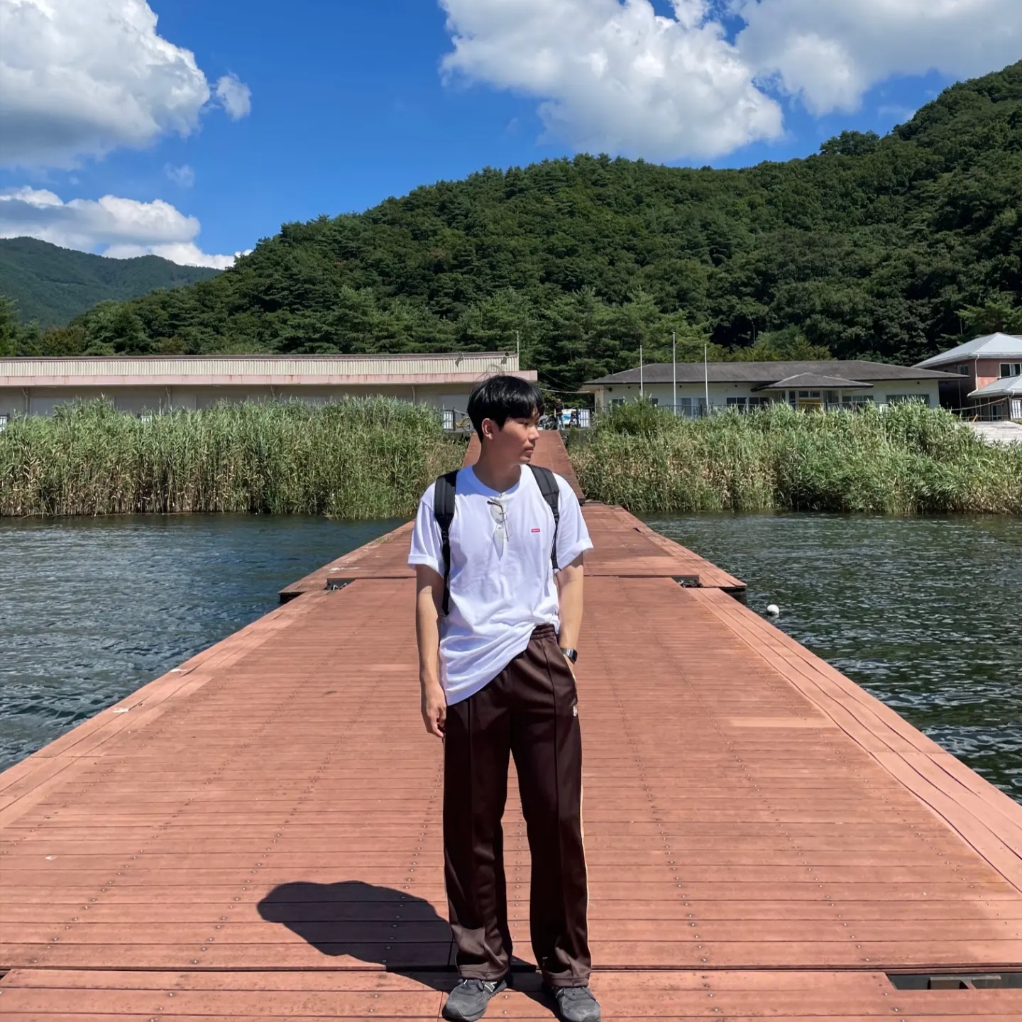 Supreme Small Box T-Shirt White, New Balance x Comme des Garcons Junya Watanabe Man 574 Suede Grey Off White 착용 스타일 - 1