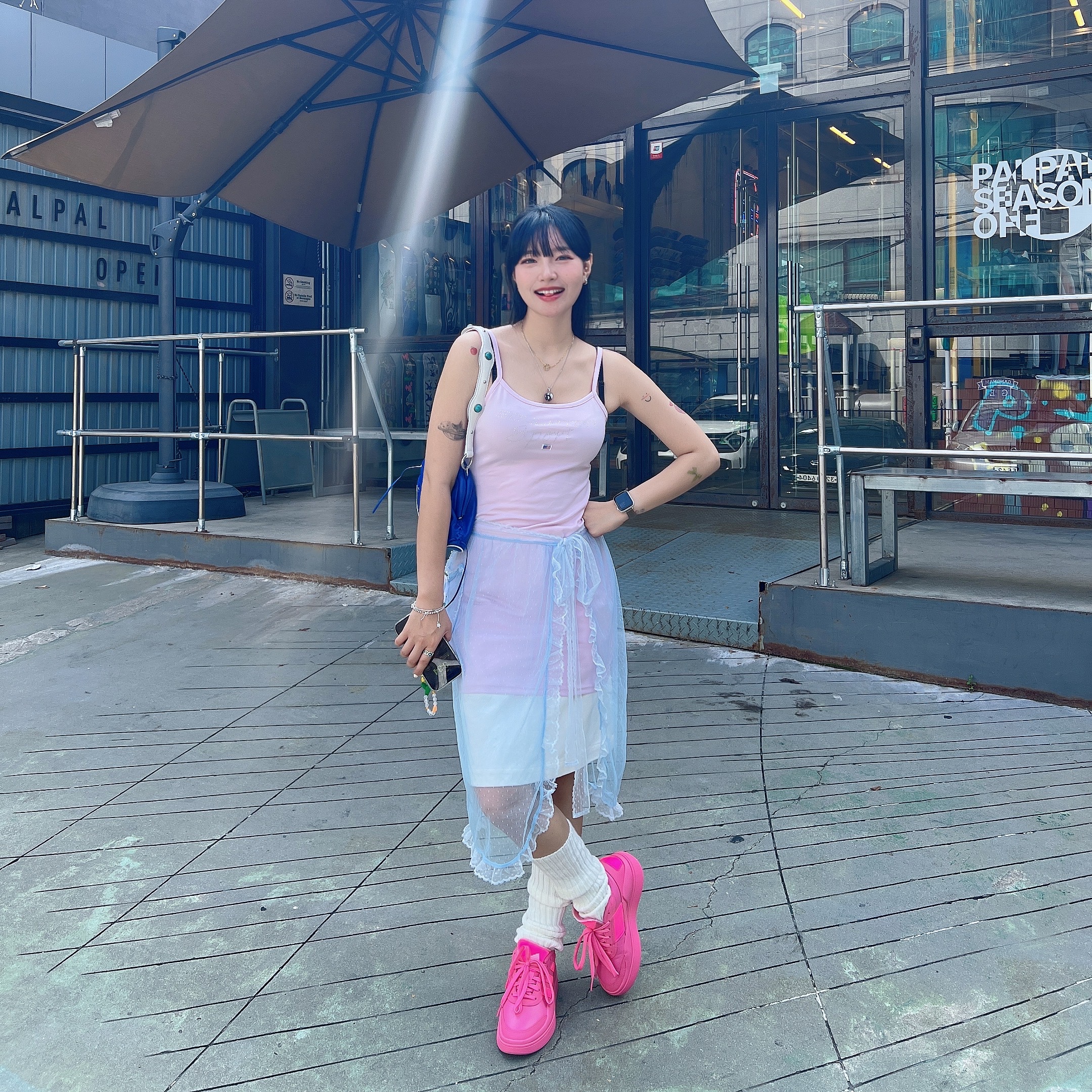 (W) Adidas Osade Pink Fusion 착용 스타일 - 3