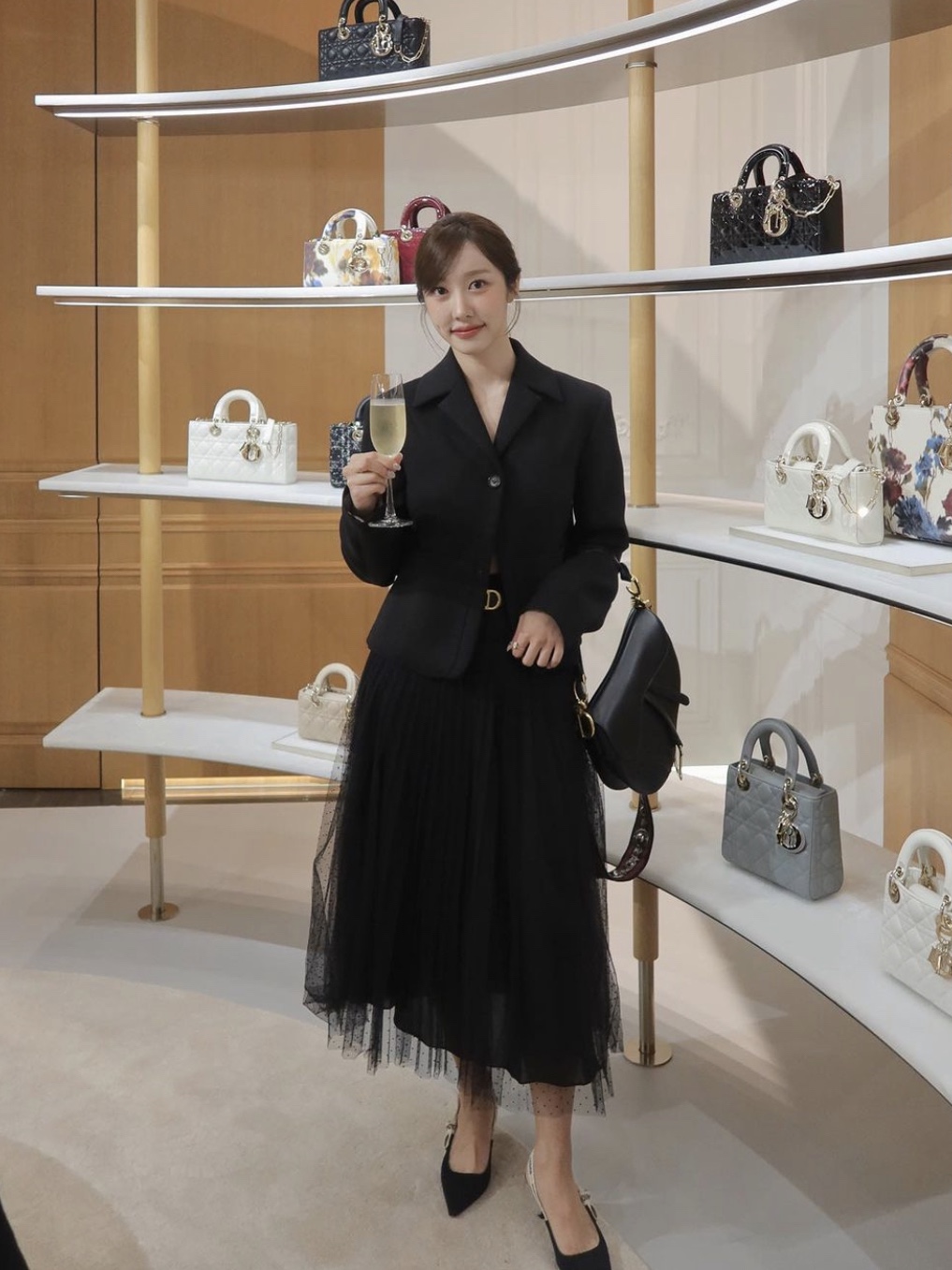 Dior Saddle Bag Strap Black Goatskin 착용 스타일
