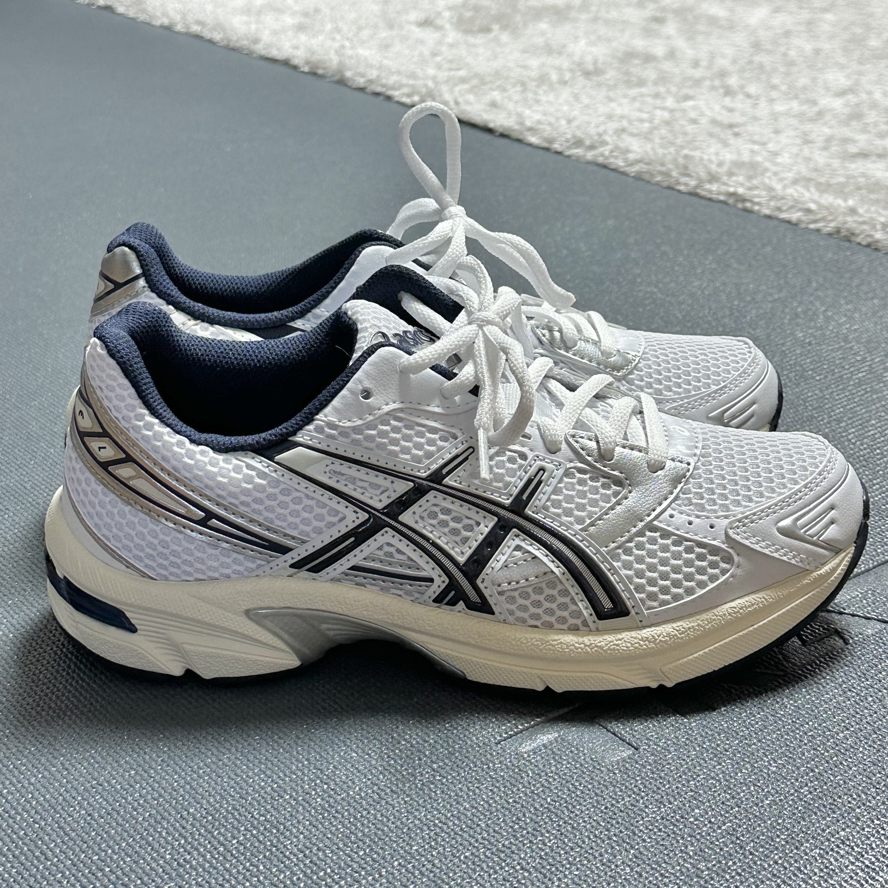 (W) Asics Gel-1130 White Midnight 착용 스타일