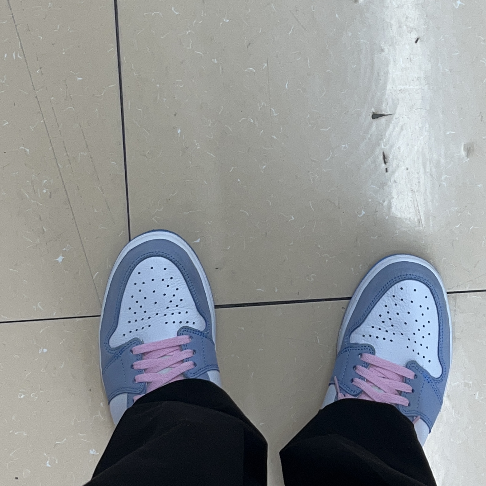 Jordan 1 Retro High OG University Blue 착용 스타일 - 2