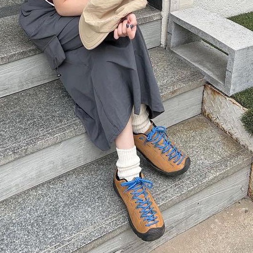 (W) Keen Jasper Rocks SP Sneakers NAC Field, Keen Jasper Suede Sneakers Silver Mink 착용 스타일 - 4