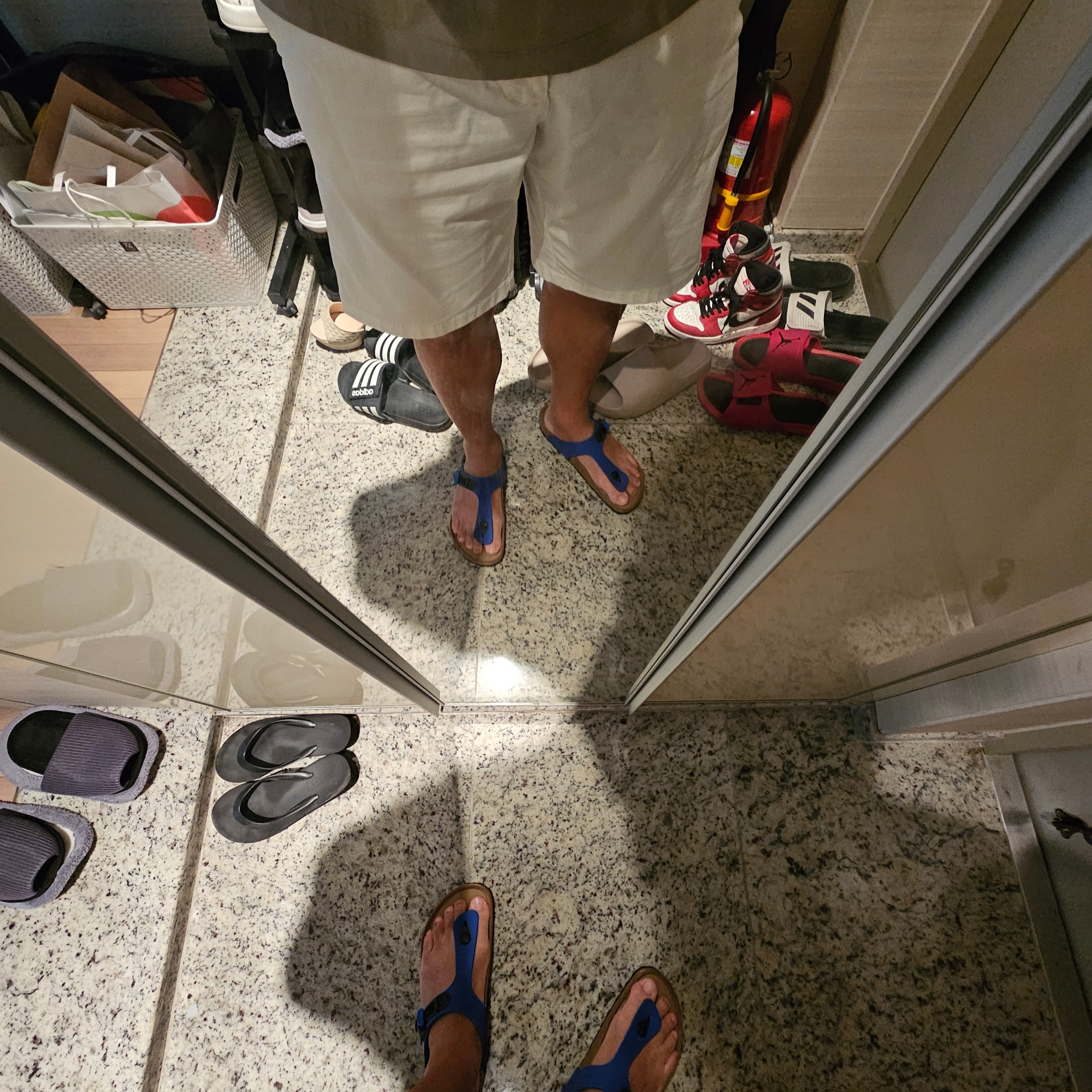 Birkenstock x Ader Error Gizeh Tech Ultra Blue 착용 스타일 - 1