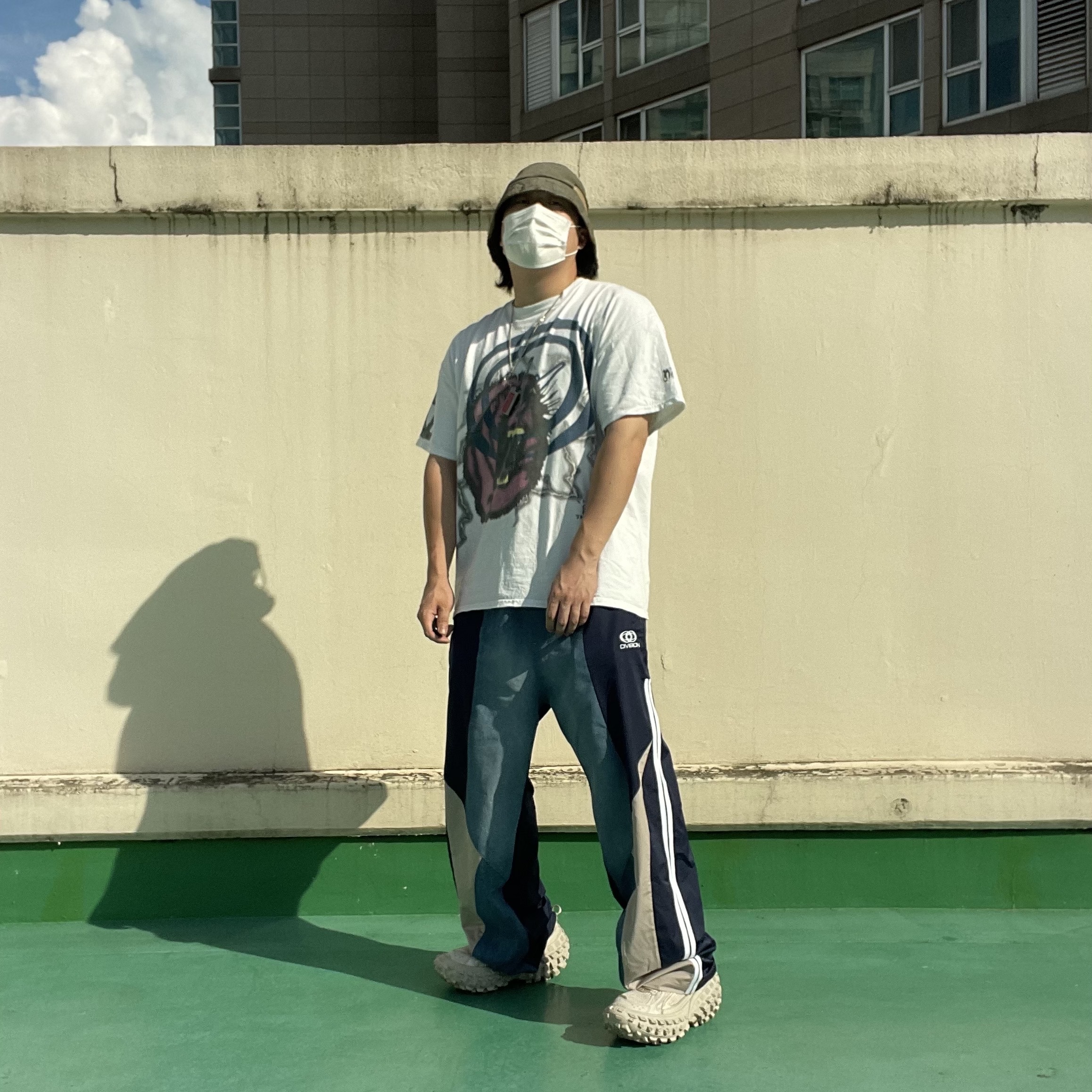 [KREAM 단독] Civision by CSC Hybrid Track Pants Navy, Balenciaga Defender Sneakers Beige 착용 스타일 - 1