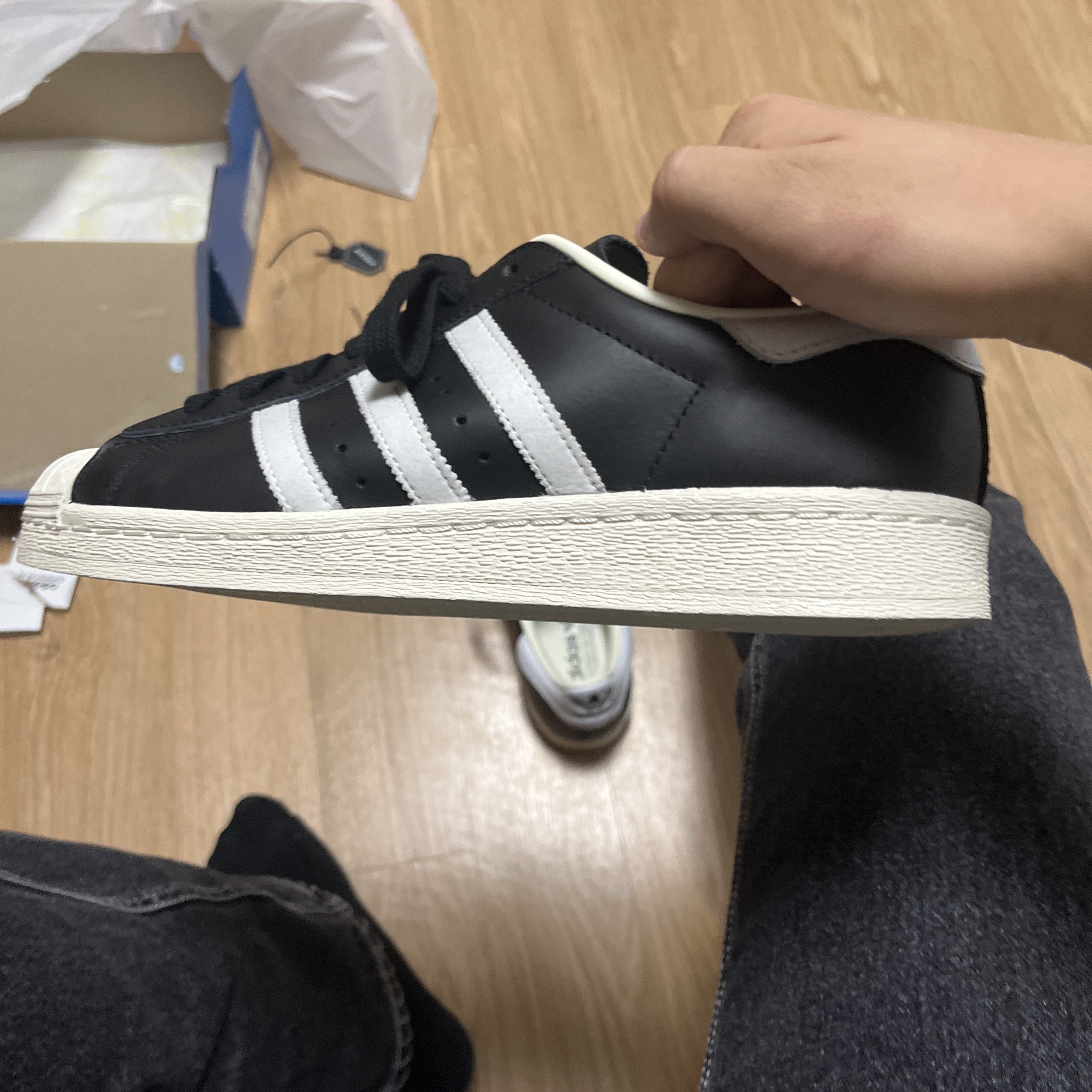Adidas Superstar 82 FI Core Black 착용 스타일 - 3