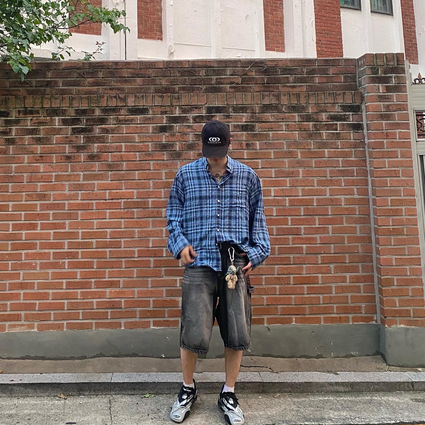 Balenciaga Tyrex Sneakers Black Grey 착용 스타일