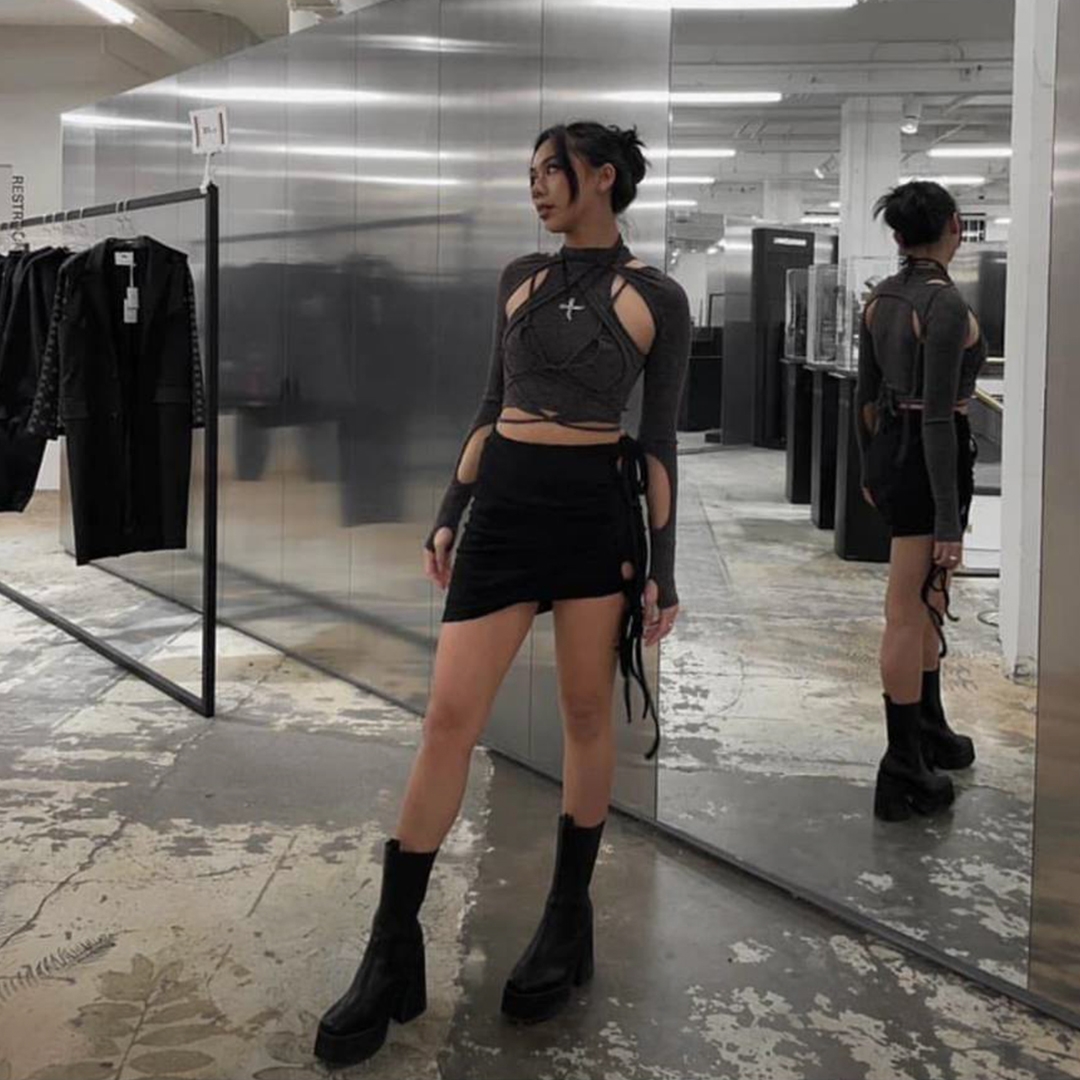 (W) Maje Long Cut Out Knit Dress Black, KYO Women Scoopracer Layered Cut-Out Cropped T-Shirt Off Brick 착용 스타일 - 4