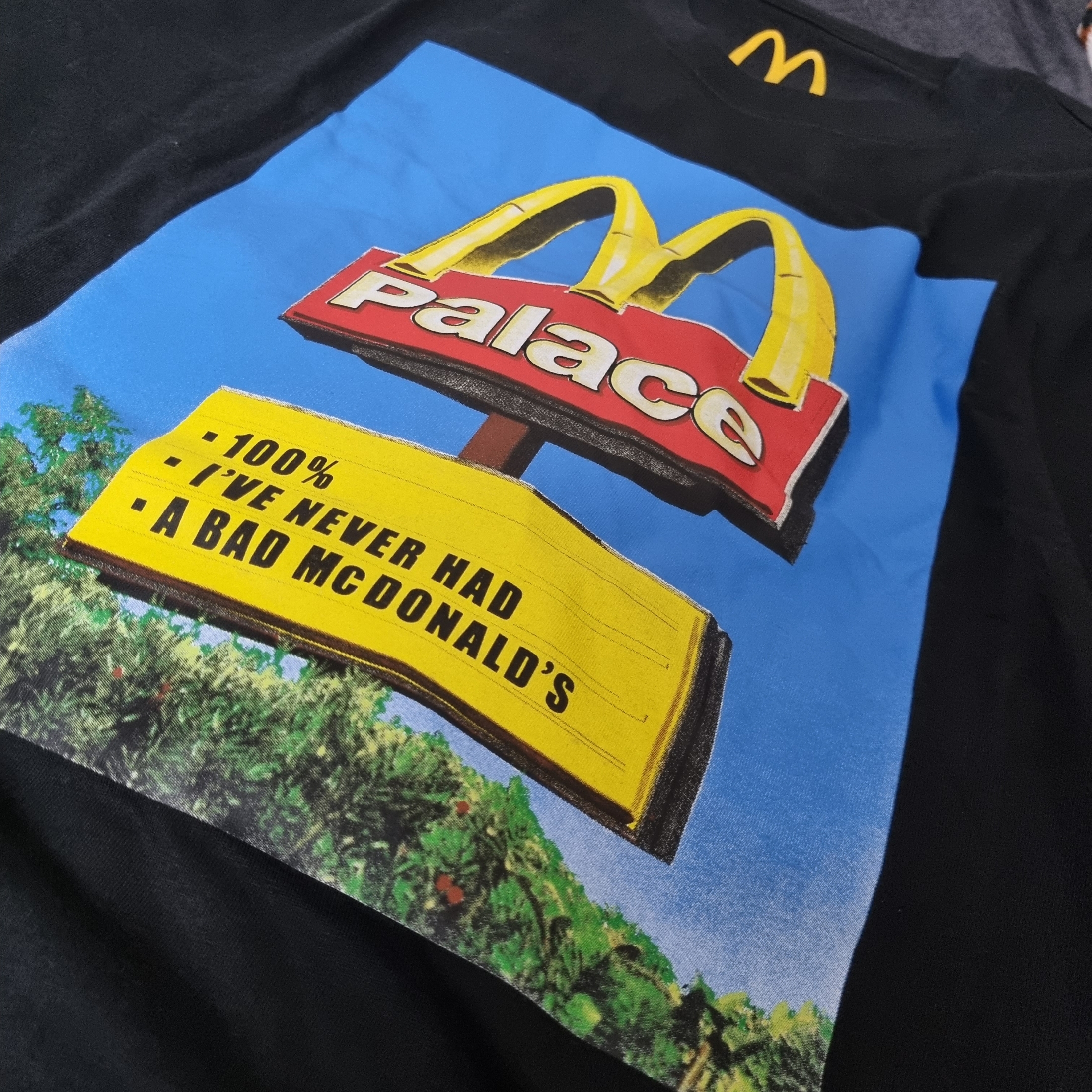 Palace x McDonald's Sign T-Shirt Black - 23FW 착용 스타일