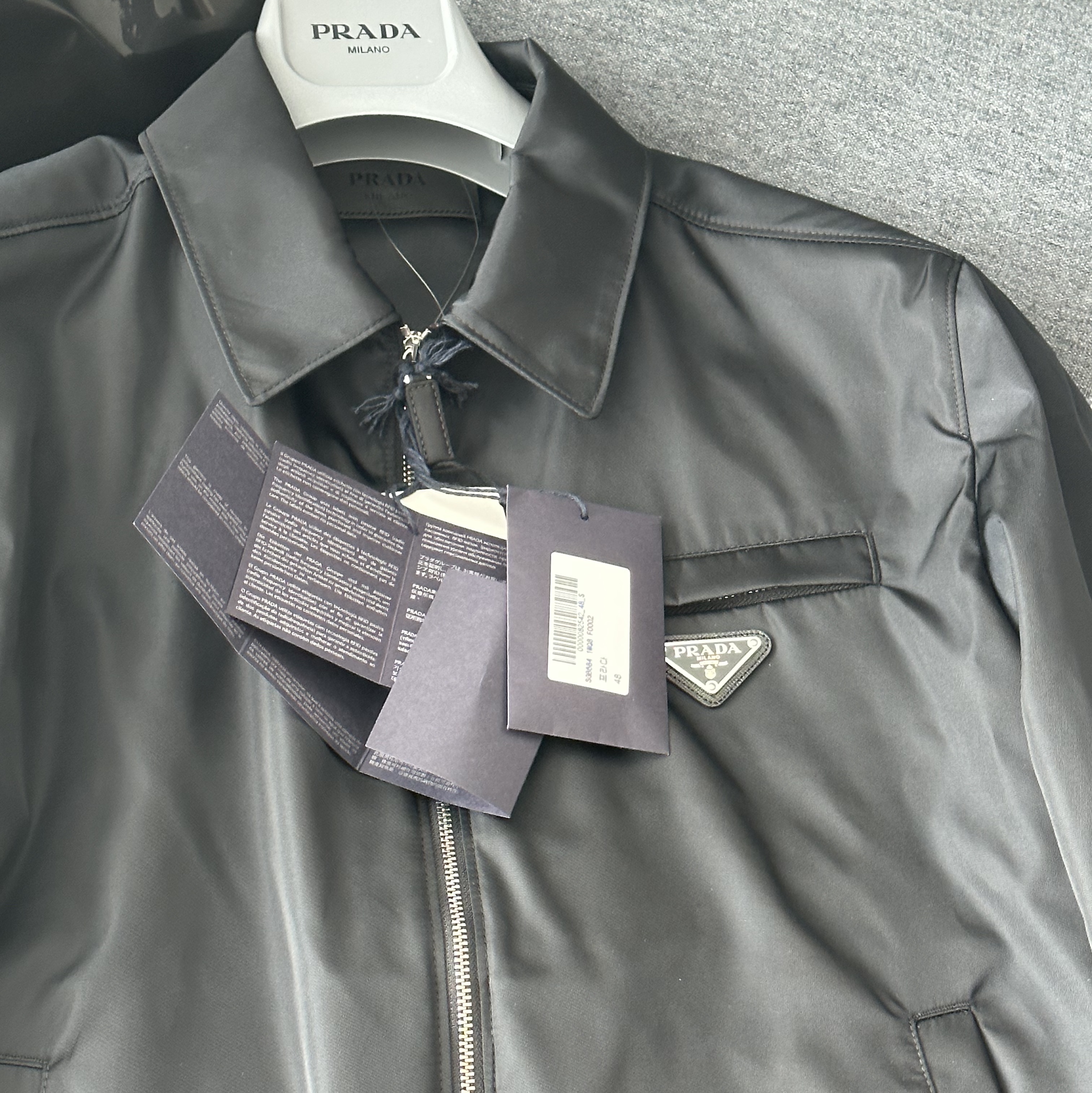Prada Re-Nylon Zip Up Gabardine Blouson Jacket Black 착용 스타일