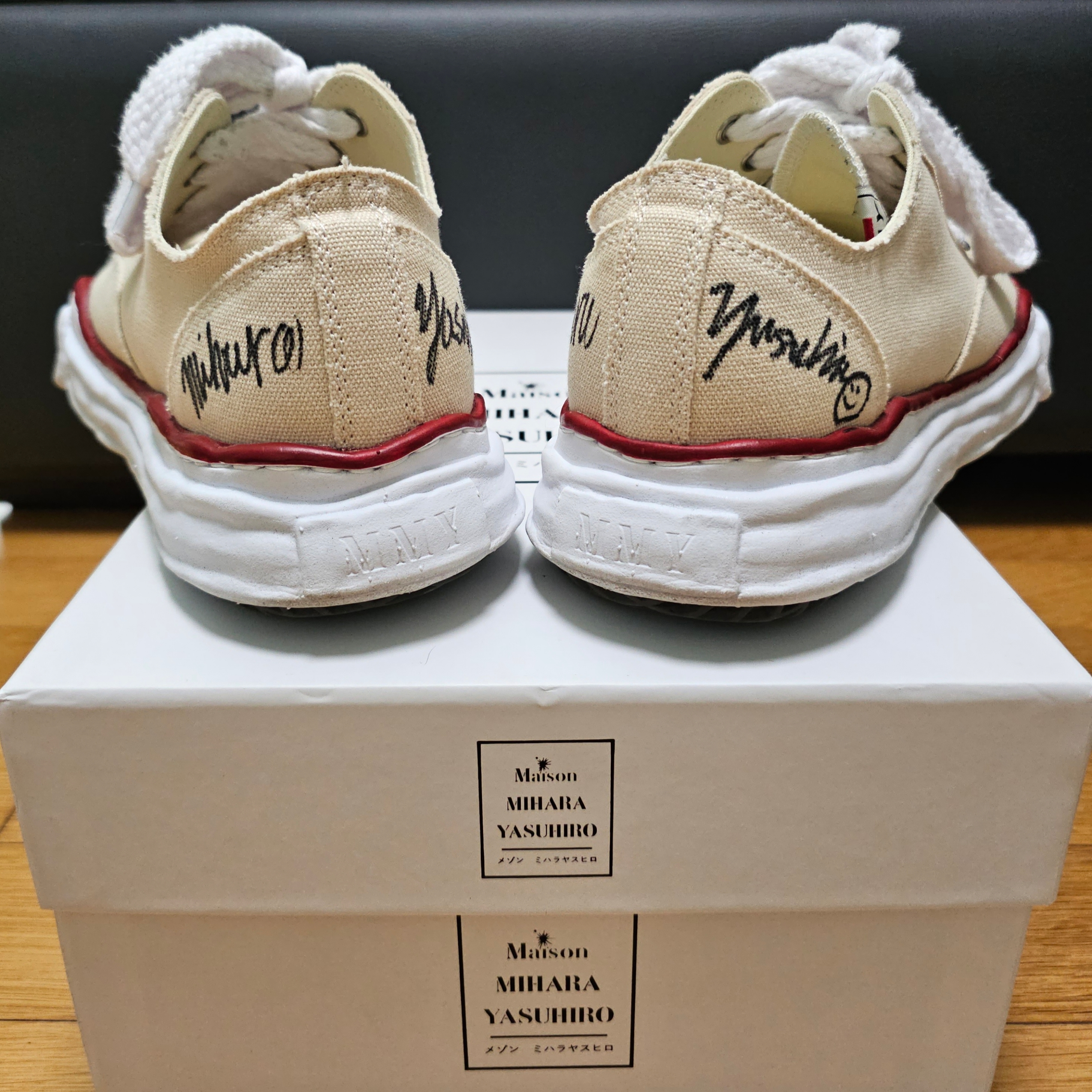Maison Mihara Yasuhiro Peterson OG Sole Canvas Low-top Sneakers Natural 착용 스타일