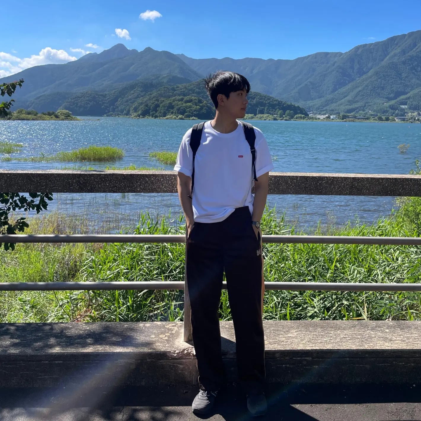 Supreme Small Box T-Shirt White, New Balance x Comme des Garcons Junya Watanabe Man 574 Suede Grey Off White 착용 스타일 - 2