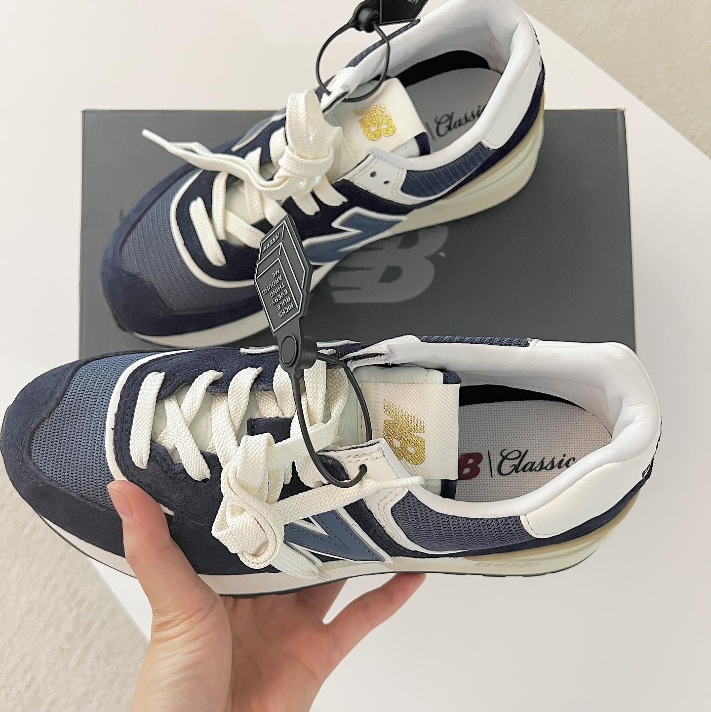 New Balance 574 Legacy Navy 착용 스타일 - 2