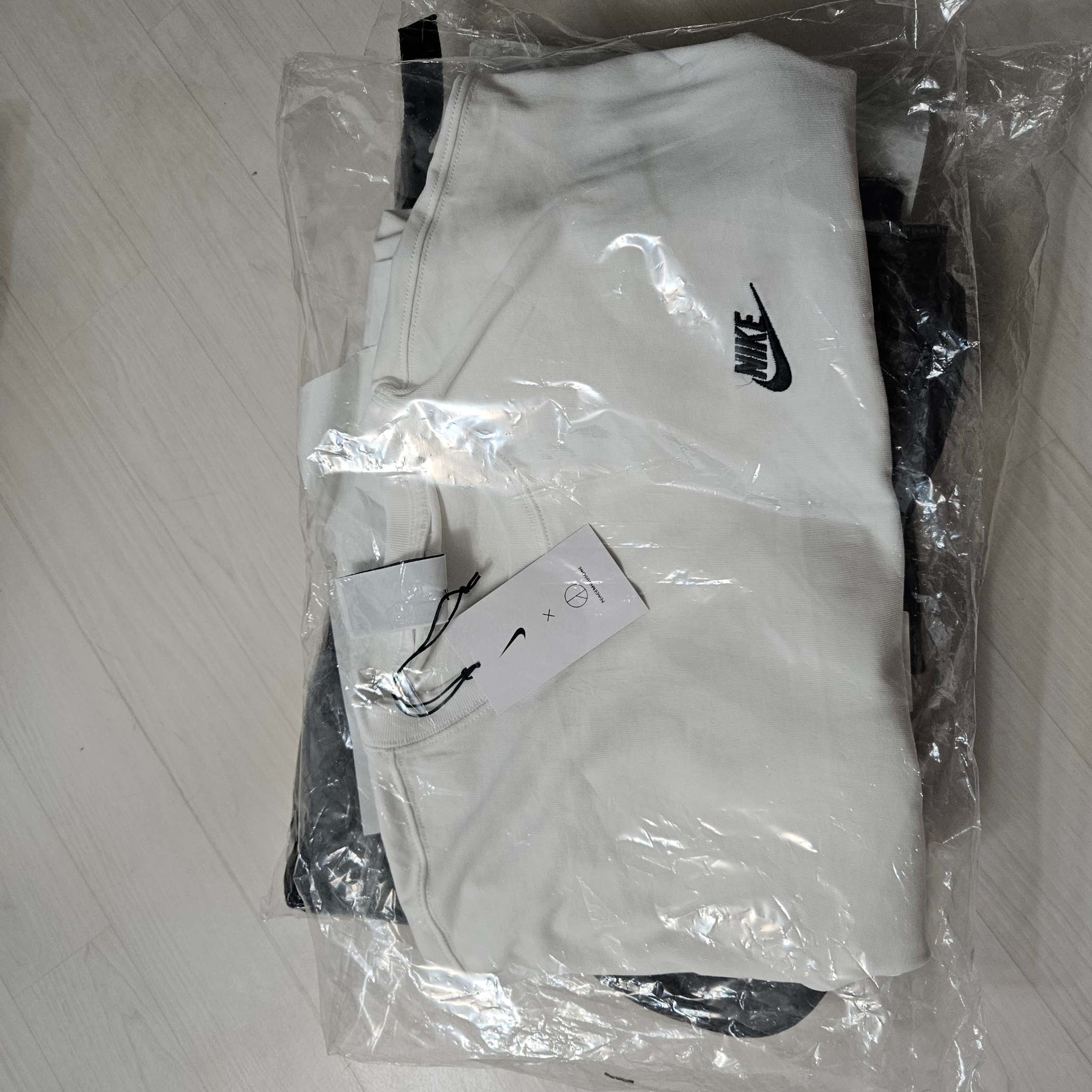 Nike x Peaceminusone LS T-Shirt White (DR0097-100) 착용 스타일