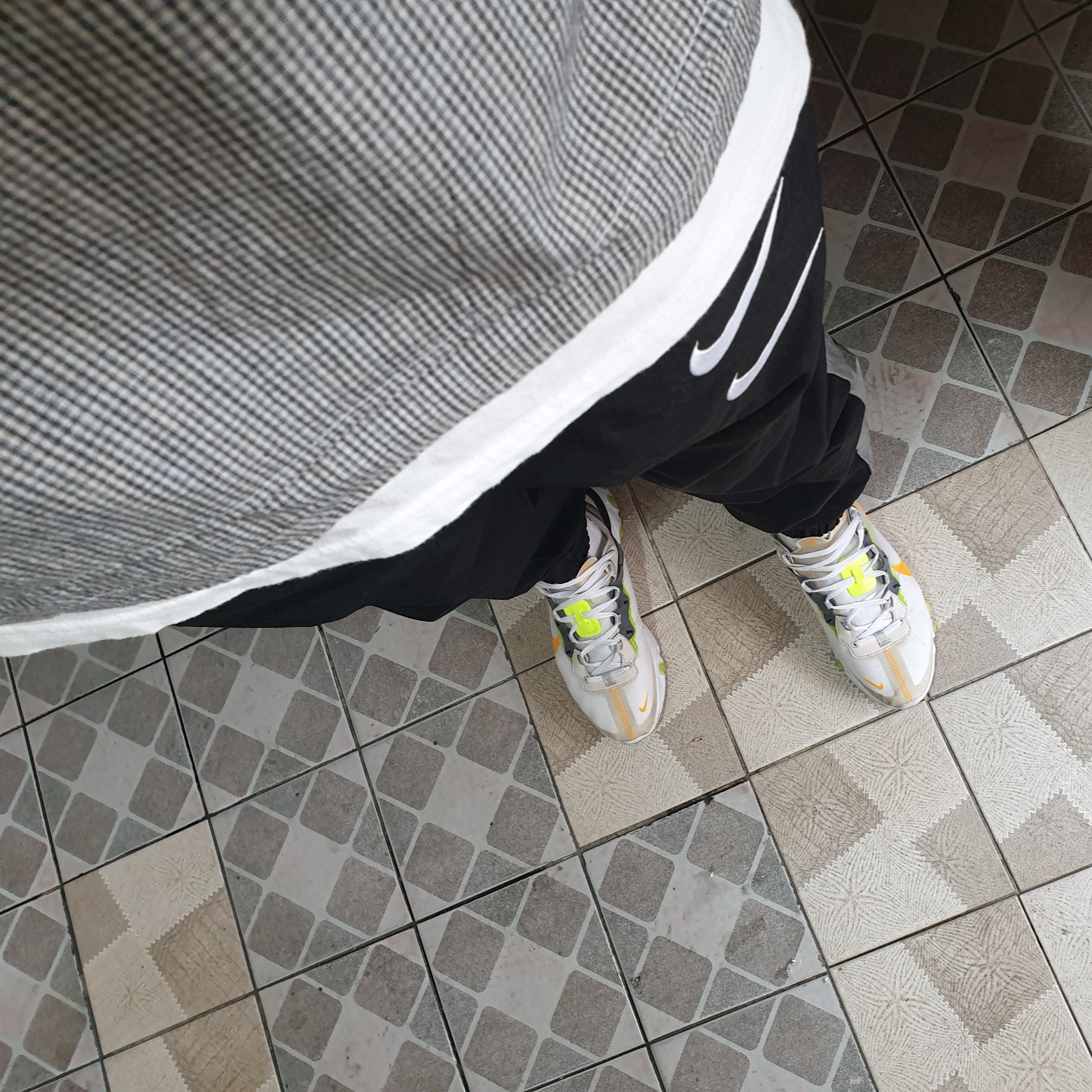 Nike React Element 87 Light Orewood Brown 착용 스타일